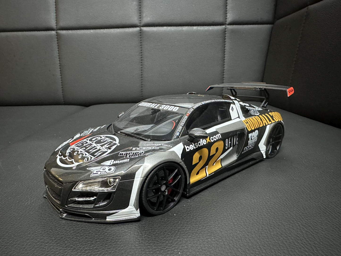 Audi R8 Gumball 300 black Limitiert 561/1500 1:18 GT Spirit GT386 Ауди Р8 черен Лимитирана