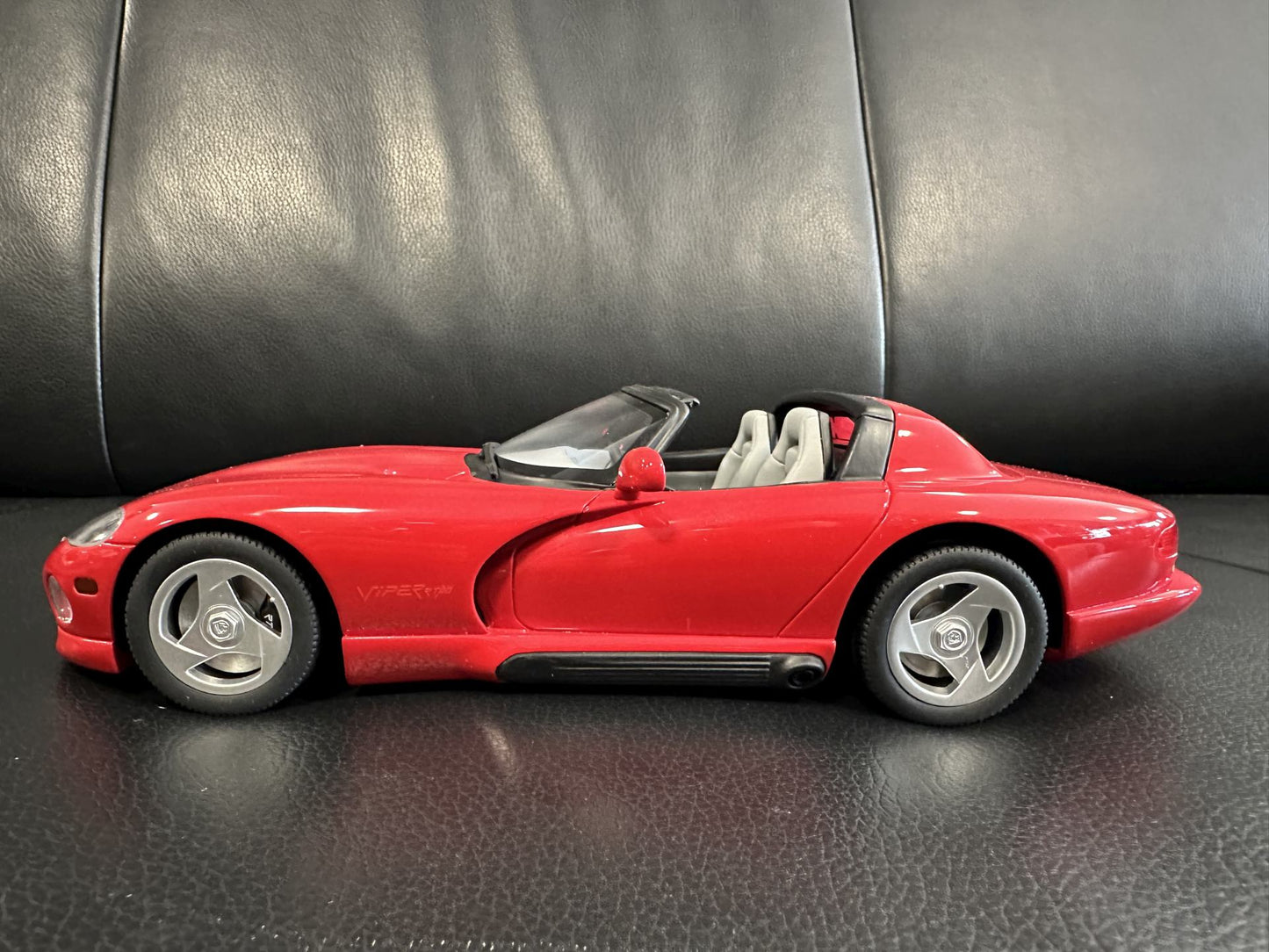 Dodge Viper RT 10 Cabrio Limitiert red 275/1500 1:18 GT Spirit GT156 Додч Вайпар червен Кабрио Лимитирана