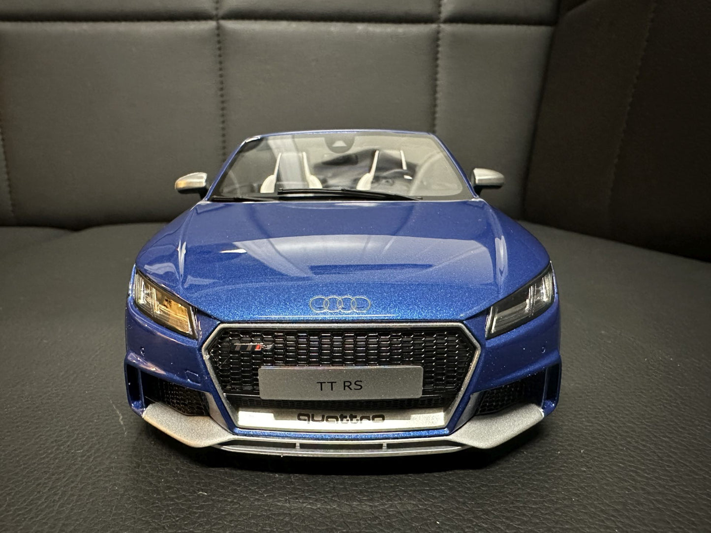 Audi TT RS Cabrio blue Limitiert 105/500 1:18 GT Spirit GT209 Ауди ТТ РС Кабрио син Лимитирана