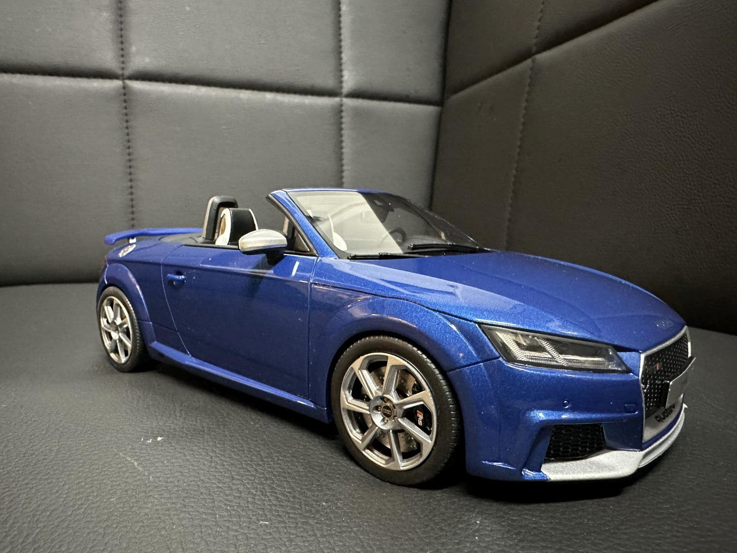 Audi TT RS Cabrio blue Limitiert 105/500 1:18 GT Spirit GT209 Ауди ТТ РС Кабрио син Лимитирана