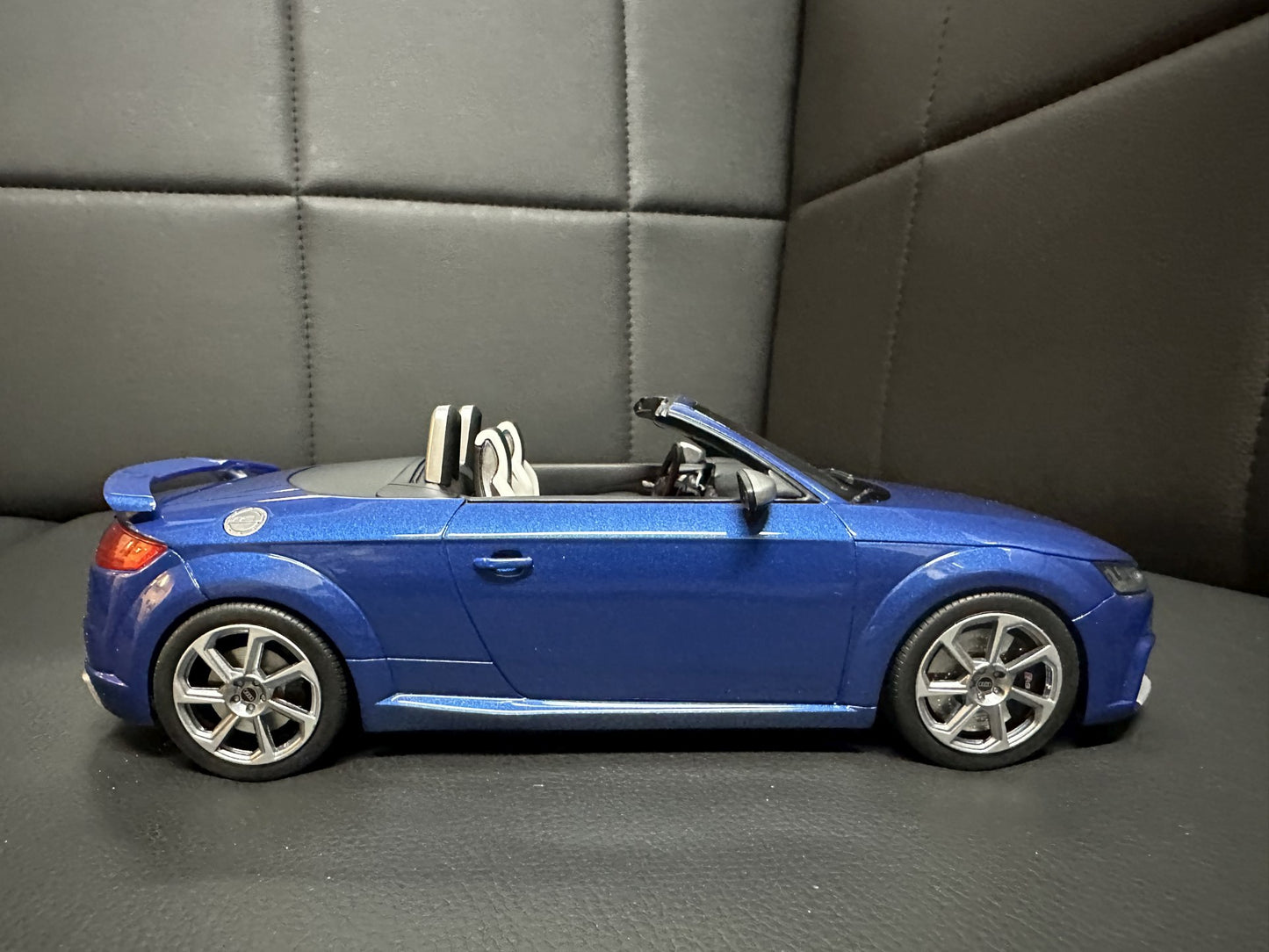 Audi TT RS Cabrio blue Limitiert 105/500 1:18 GT Spirit GT209 Ауди ТТ РС Кабрио син Лимитирана