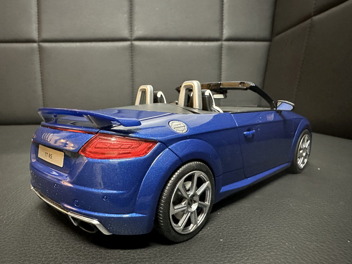 Audi TT RS Cabrio blue Limitiert 105/500 1:18 GT Spirit GT209 Ауди ТТ РС Кабрио син Лимитирана