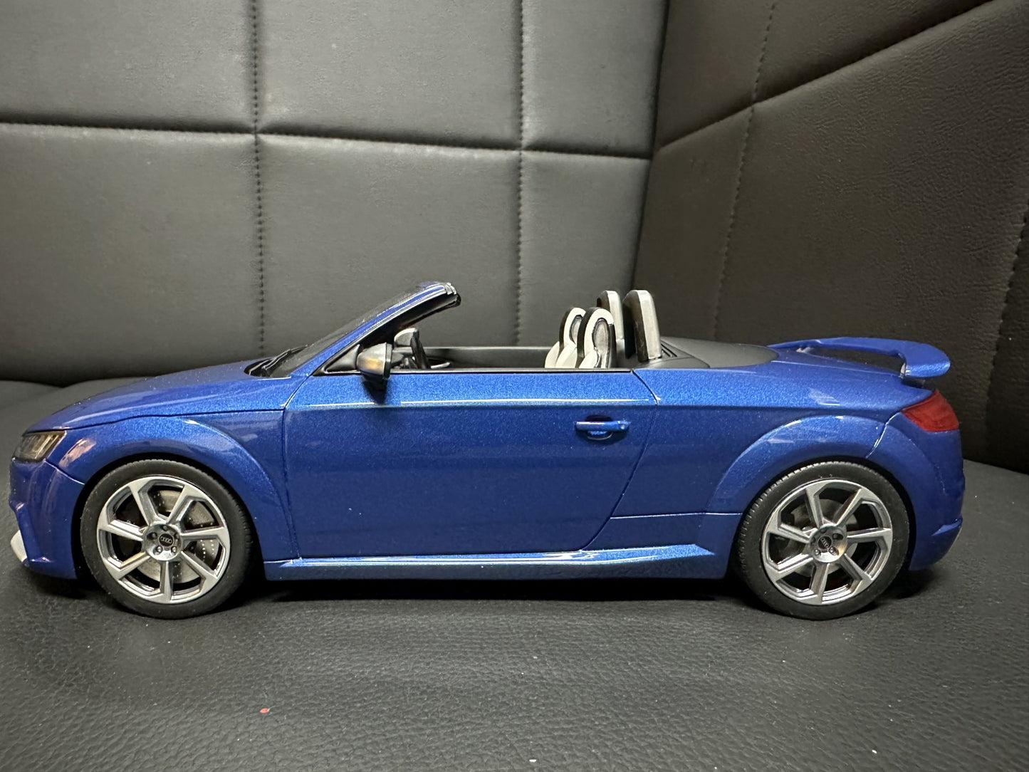 Audi TT RS Cabrio blue Limitiert 105/500 1:18 GT Spirit GT209 Ауди ТТ РС Кабрио син Лимитирана