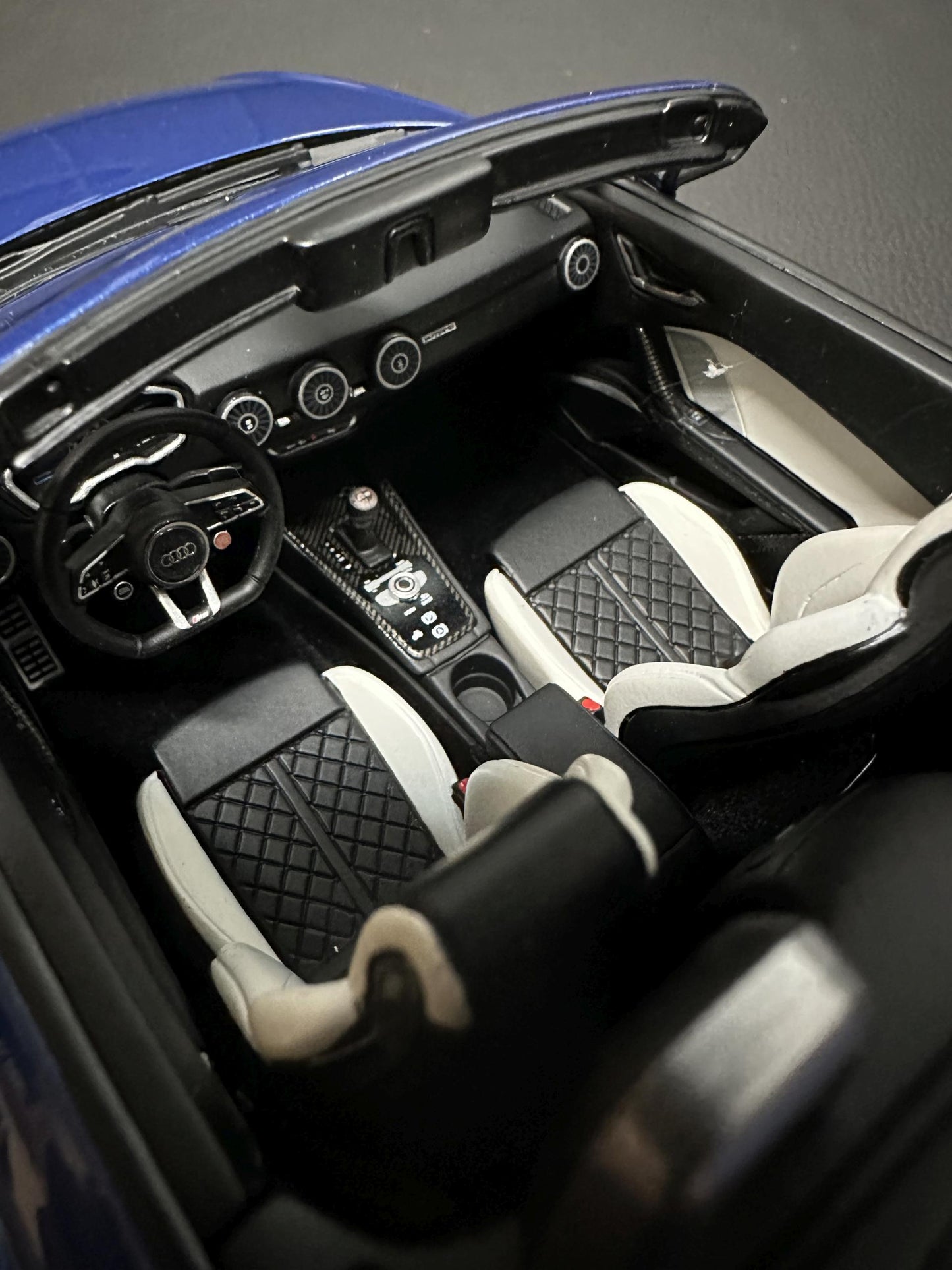 Audi TT RS Cabrio blue Limitiert 105/500 1:18 GT Spirit GT209 Ауди ТТ РС Кабрио син Лимитирана
