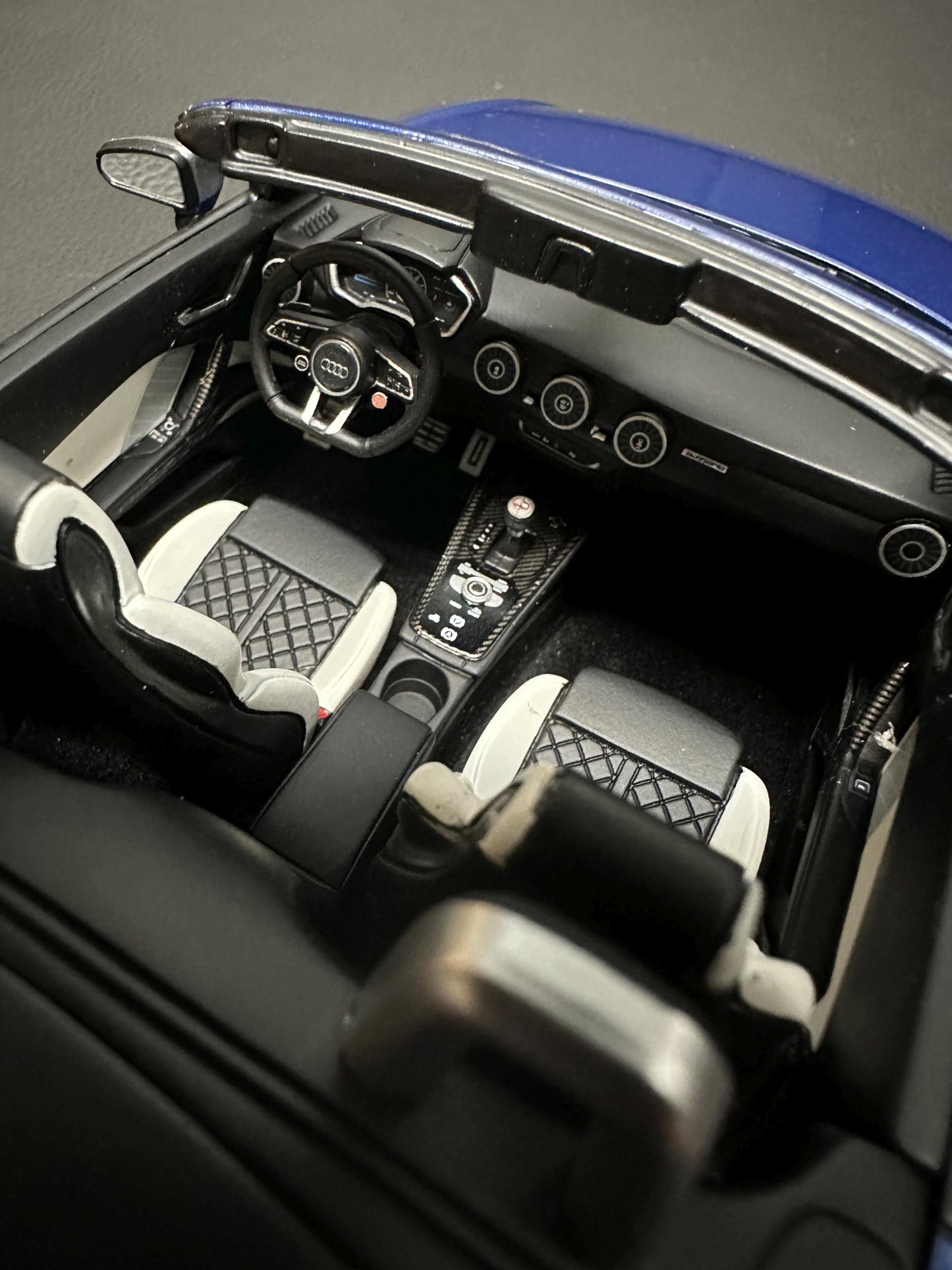 Audi TT RS Cabrio blue Limitiert 105/500 1:18 GT Spirit GT209 Ауди ТТ РС Кабрио син Лимитирана