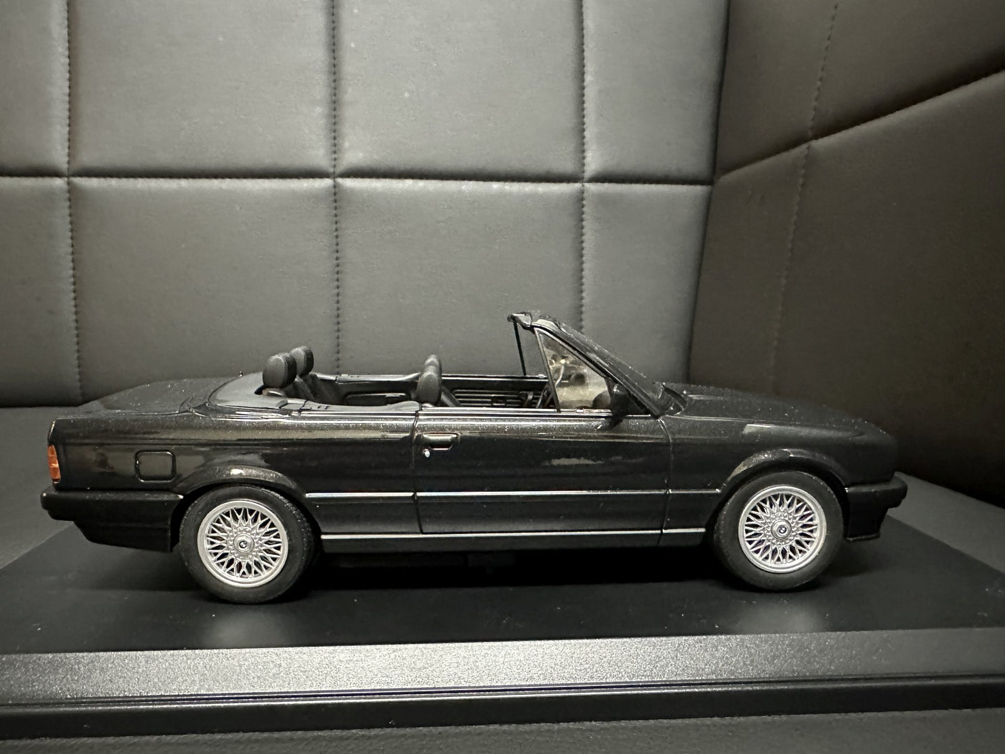 Bmw 325i E30 1991 Cabrio black 1:18 Norev 183211 Бмв 325i Е30 Кабрио черен