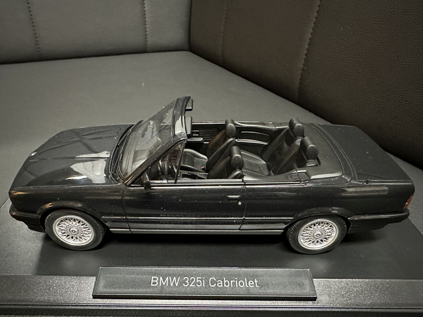 Bmw 325i E30 1991 Cabrio black 1:18 Norev 183211 Бмв 325i Е30 Кабрио черен