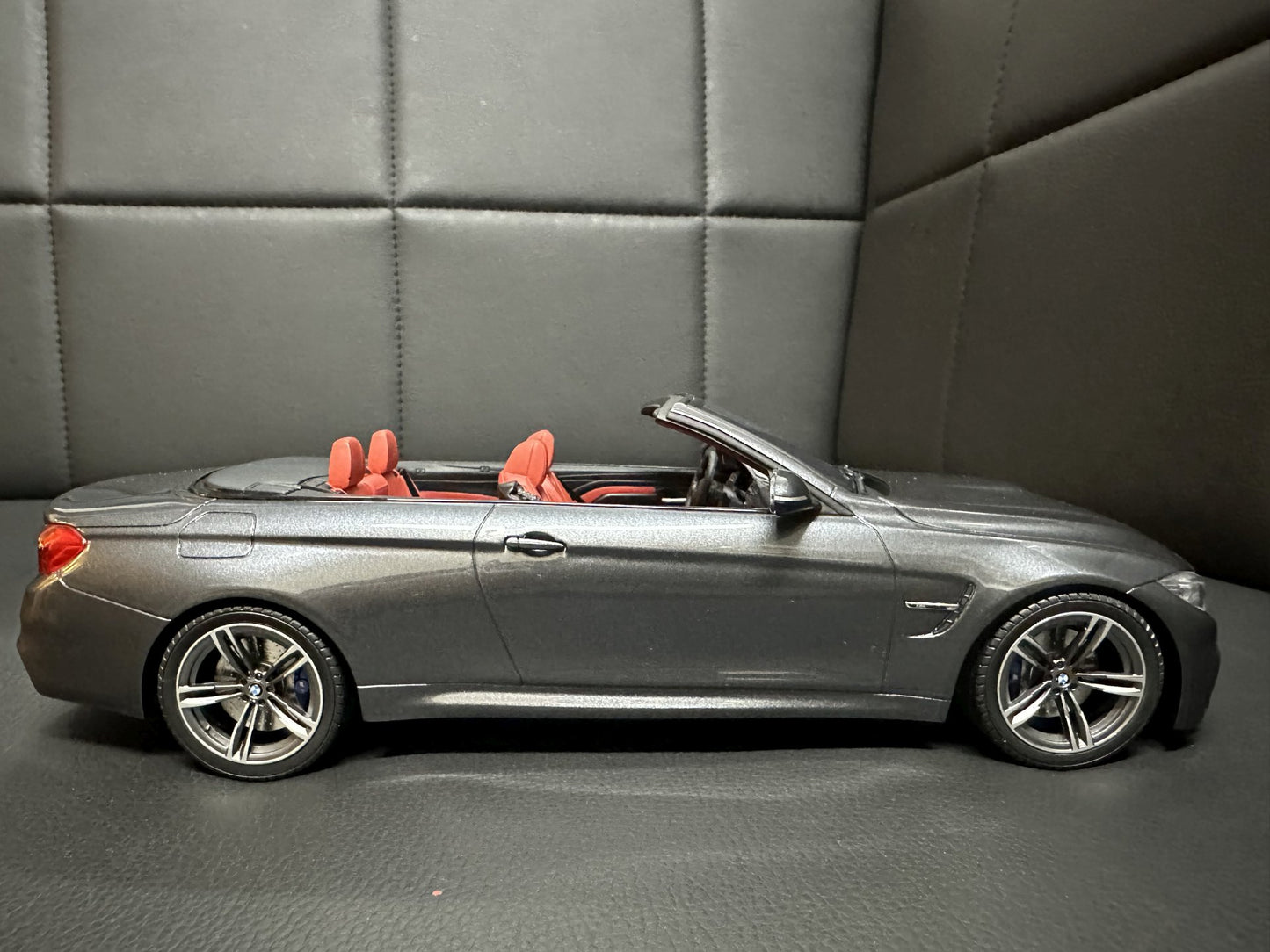 Bmw M4 F83 Cabrio grey Limitiert 713/2000 1:18 GT Spirit GT081 Бмв M4 Кабрио сив Лимитирана