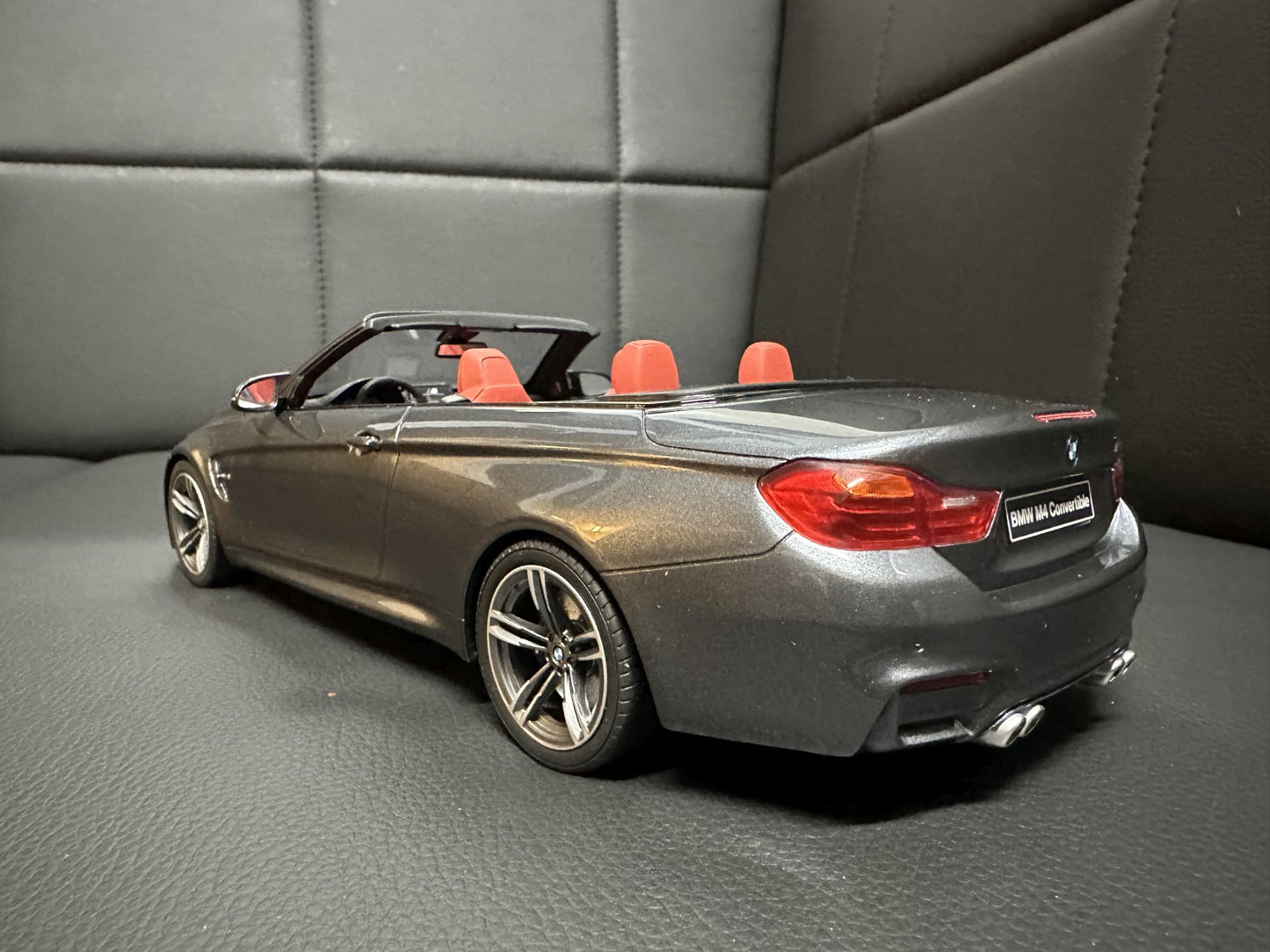 Bmw M4 F83 Cabrio grey Limitiert 713/2000 1:18 GT Spirit GT081 Бмв M4 Кабрио сив Лимитирана