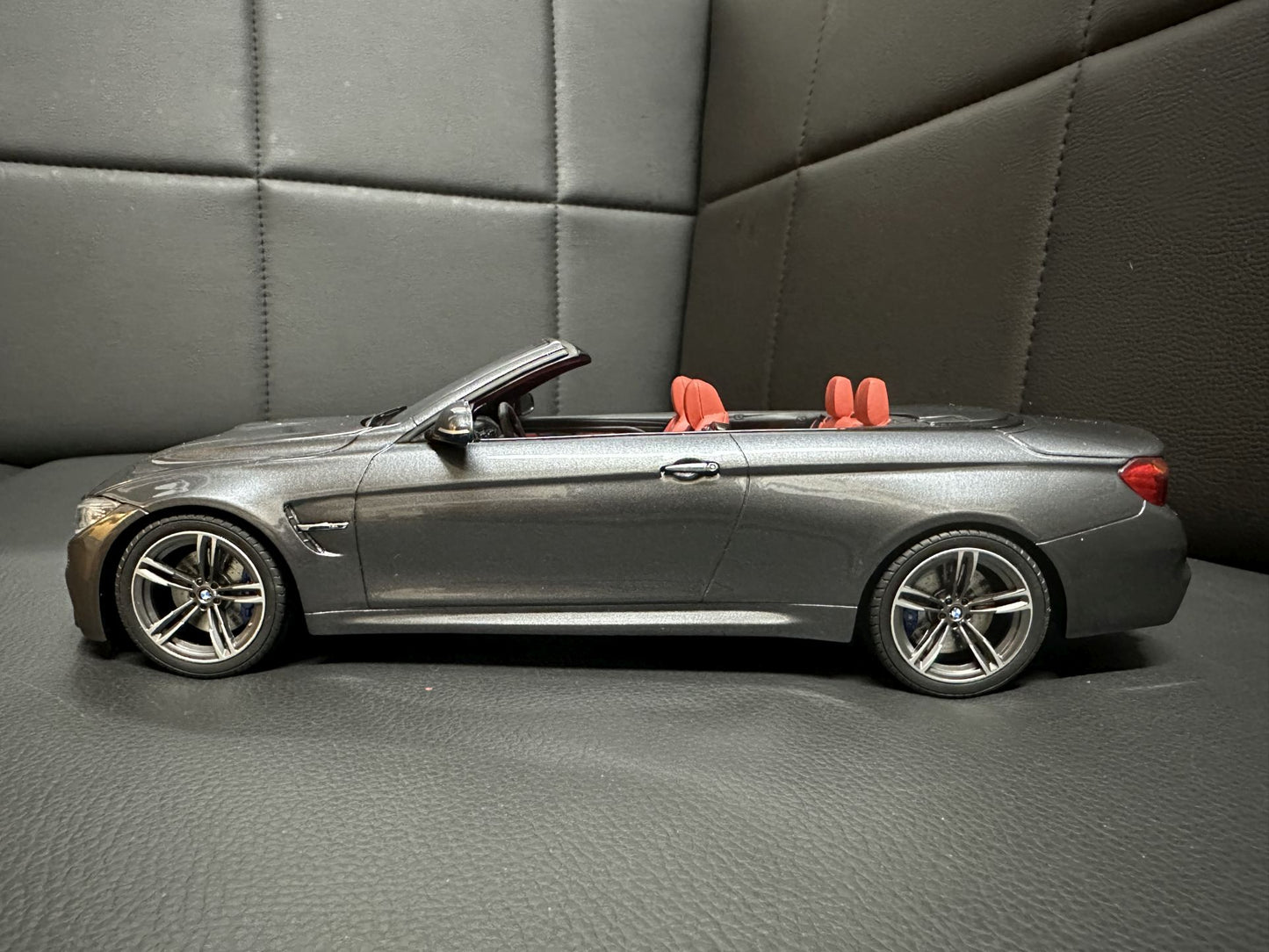 Bmw M4 F83 Cabrio grey Limitiert 713/2000 1:18 GT Spirit GT081 Бмв M4 Кабрио сив Лимитирана