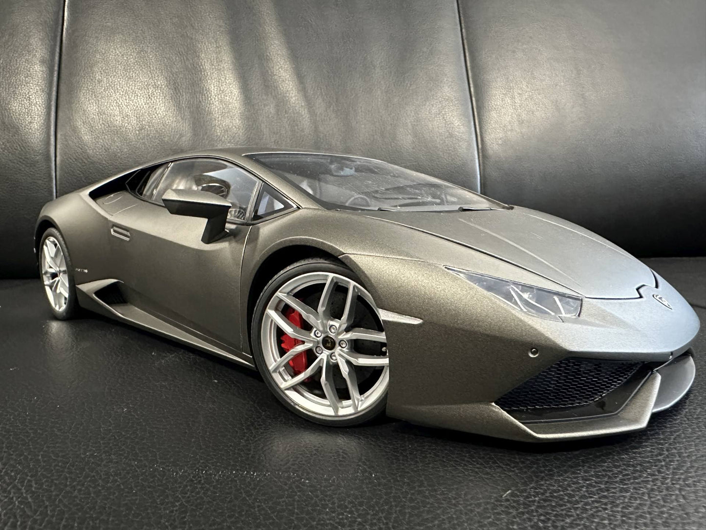 Lamborghini Huracan LP610-4 Grigio Titans/Matt Grey AUTOART 12099 1:12 Ламборгини Хуракан сив мат