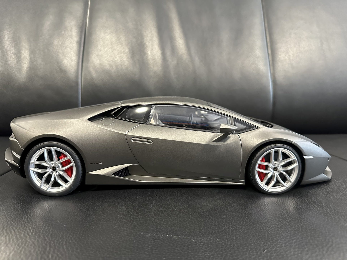 Lamborghini Huracan LP610-4 Grigio Titans/Matt Grey AUTOART 12099 1:12 Ламборгини Хуракан сив мат