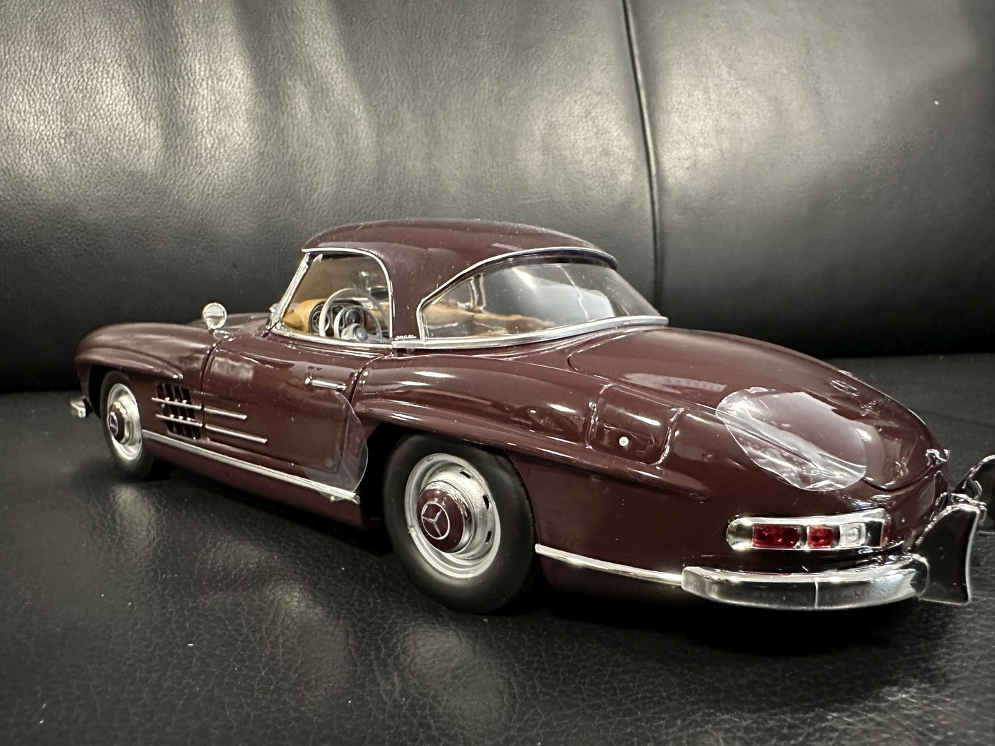 Mercedes Benz 300 SL Cabrio red 1:18 NOREV 183891 Мерцедес Бенц 300 СЛ Кабрио бордо отваряем