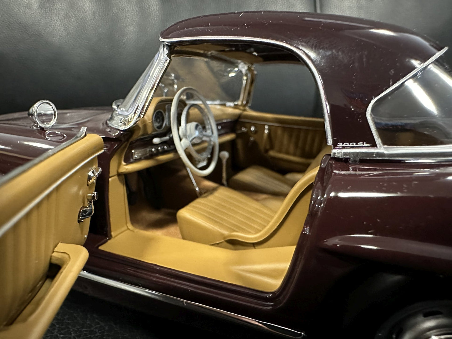 Mercedes Benz 300 SL Cabrio red 1:18 NOREV 183891 Мерцедес Бенц 300 СЛ Кабрио бордо отваряем