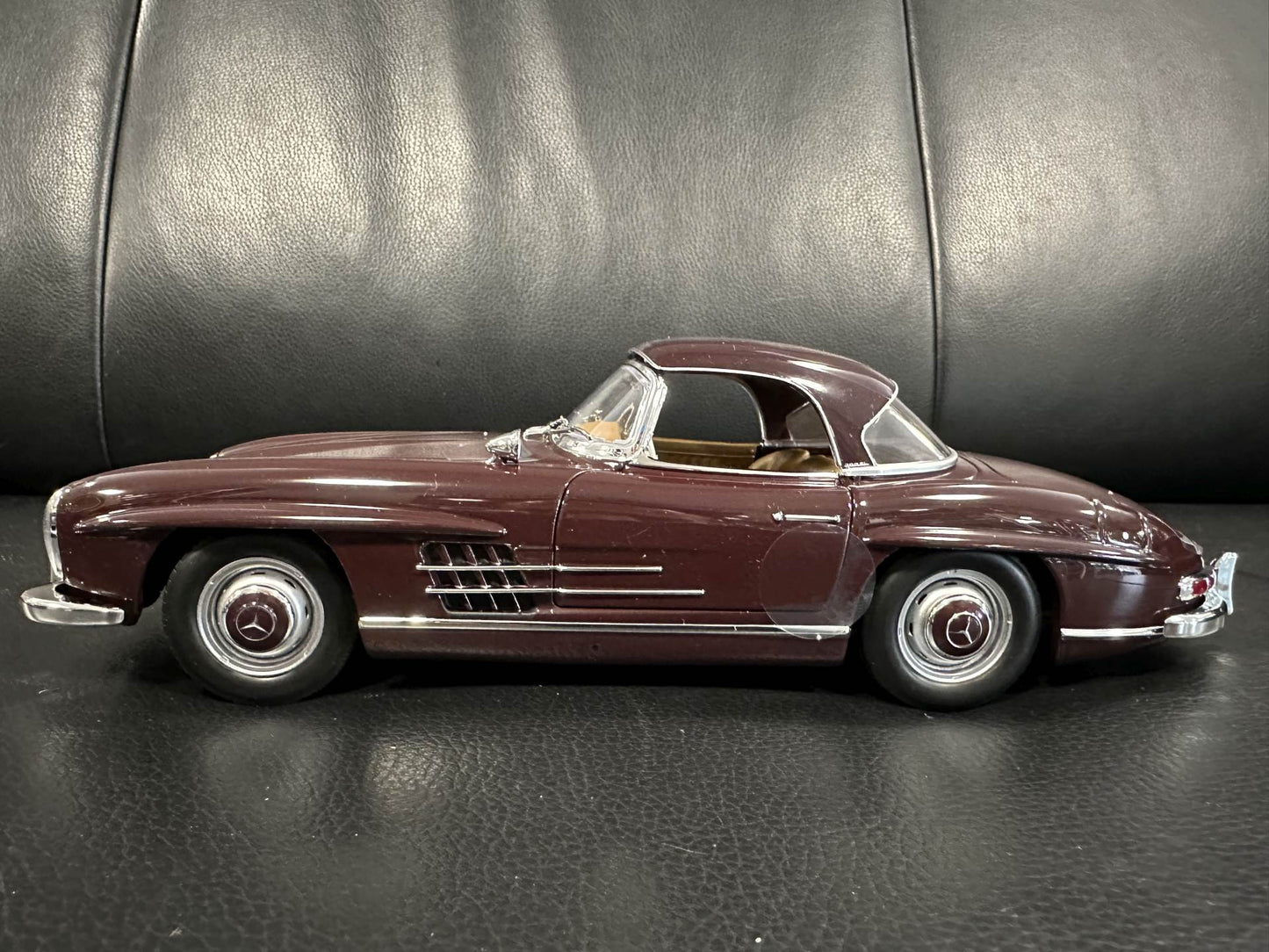 Mercedes Benz 300 SL Cabrio red 1:18 NOREV 183891 Мерцедес Бенц 300 СЛ Кабрио бордо отваряем
