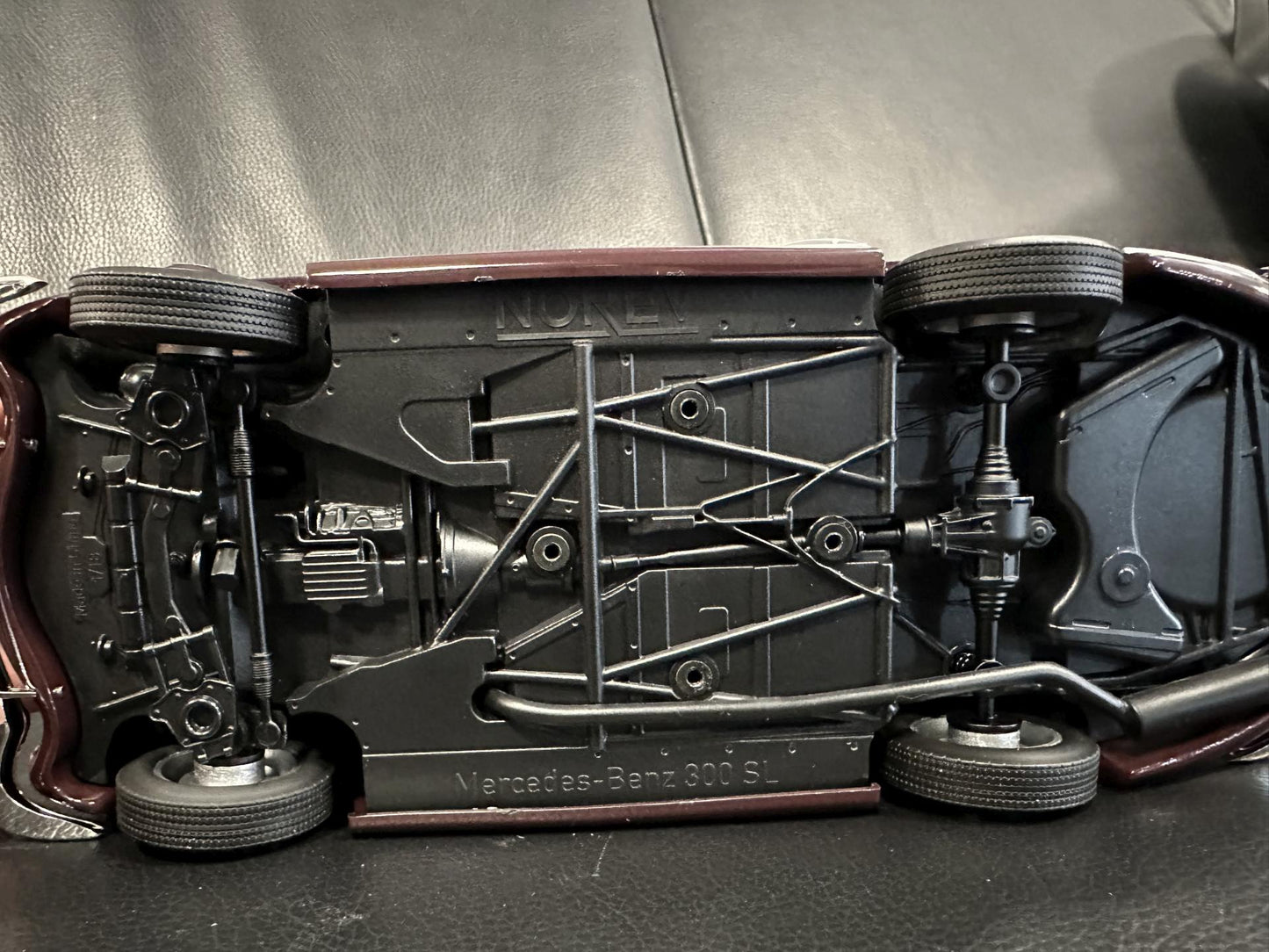 Mercedes Benz 300 SL Cabrio red 1:18 NOREV 183891 Мерцедес Бенц 300 СЛ Кабрио бордо отваряем