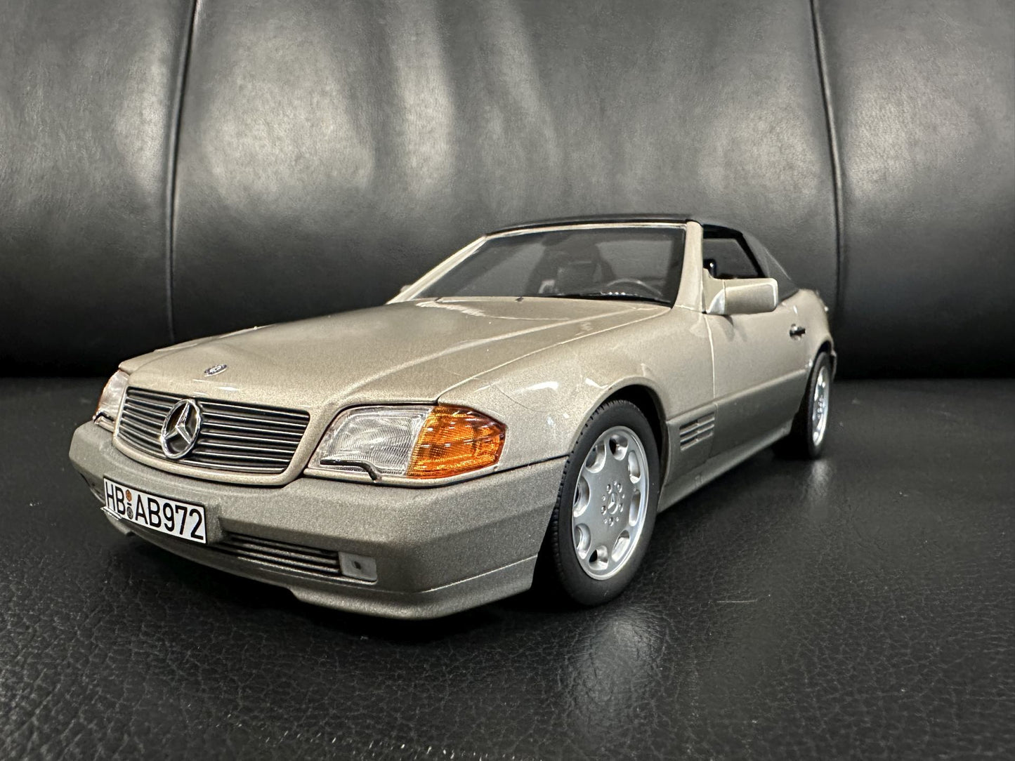 Mercedes Benz SL500 R129 Braun Cabrio 1:18 NOREV 183719 Мерцедес Бенц СЛ500 Кабрио кафяв отваряем