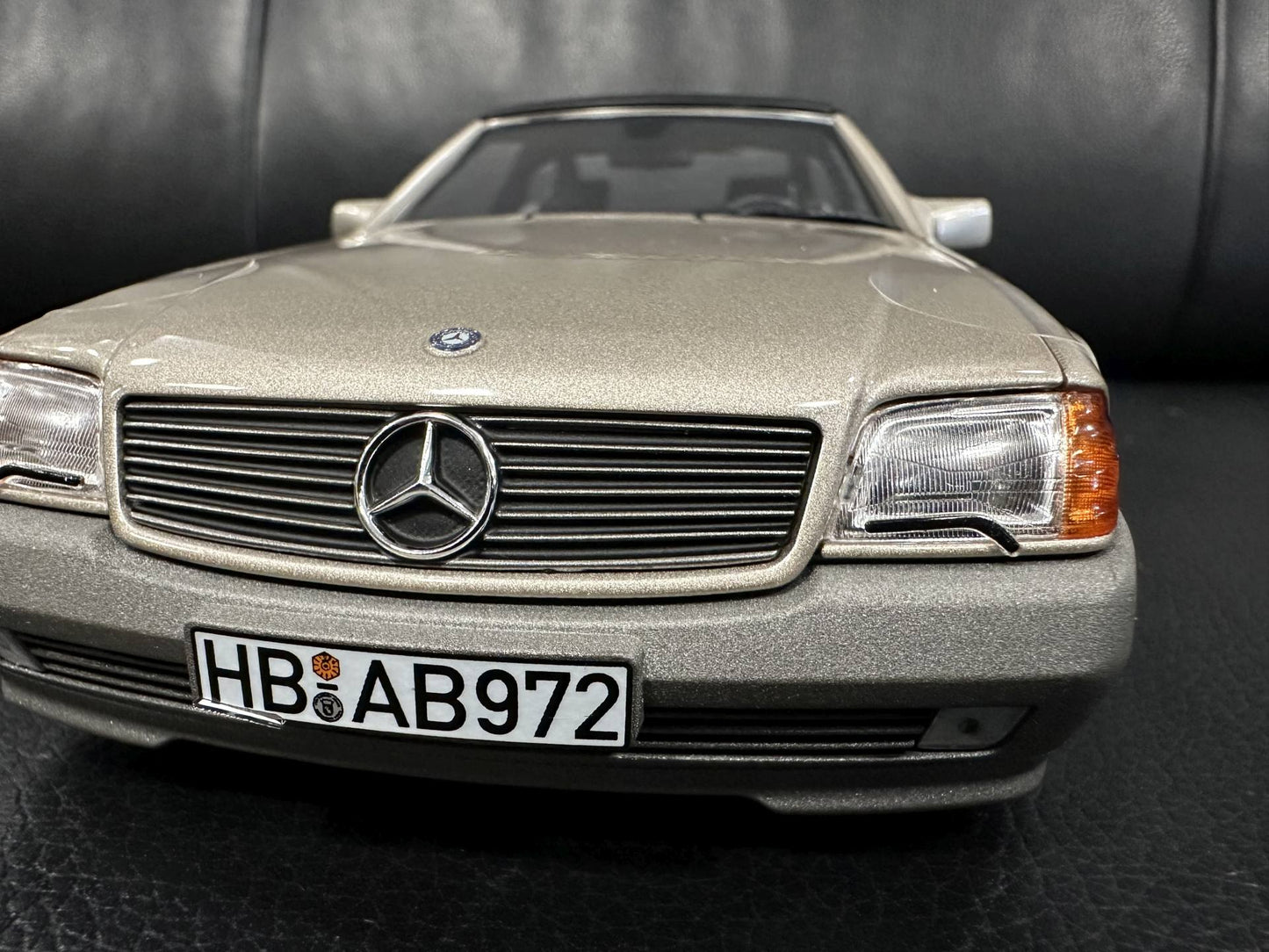 Mercedes Benz SL500 R129 Braun Cabrio 1:18 NOREV 183719 Мерцедес Бенц СЛ500 Кабрио кафяв отваряем