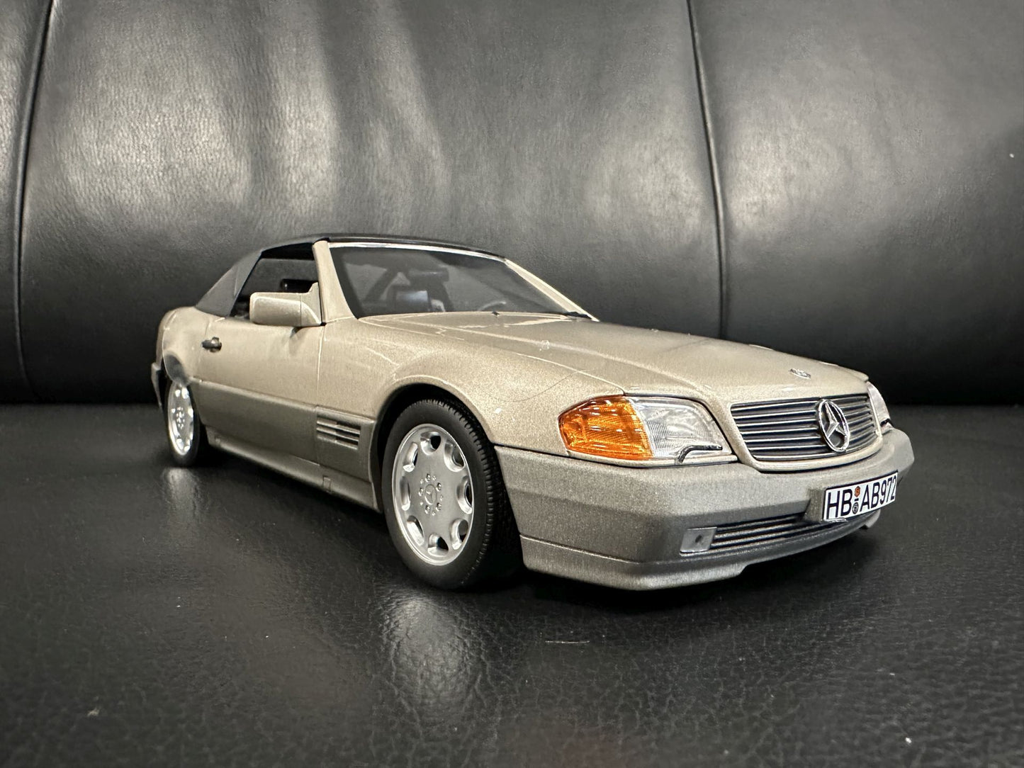 Mercedes Benz SL500 R129 Braun Cabrio 1:18 NOREV 183719 Мерцедес Бенц СЛ500 Кабрио кафяв отваряем