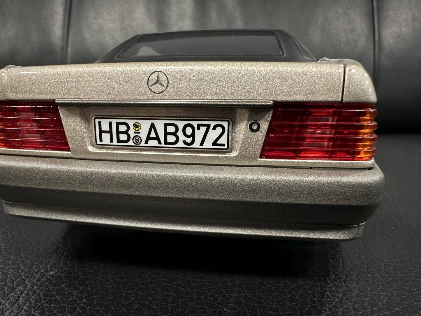 Mercedes Benz SL500 R129 Braun Cabrio 1:18 NOREV 183719 Мерцедес Бенц СЛ500 Кабрио кафяв отваряем