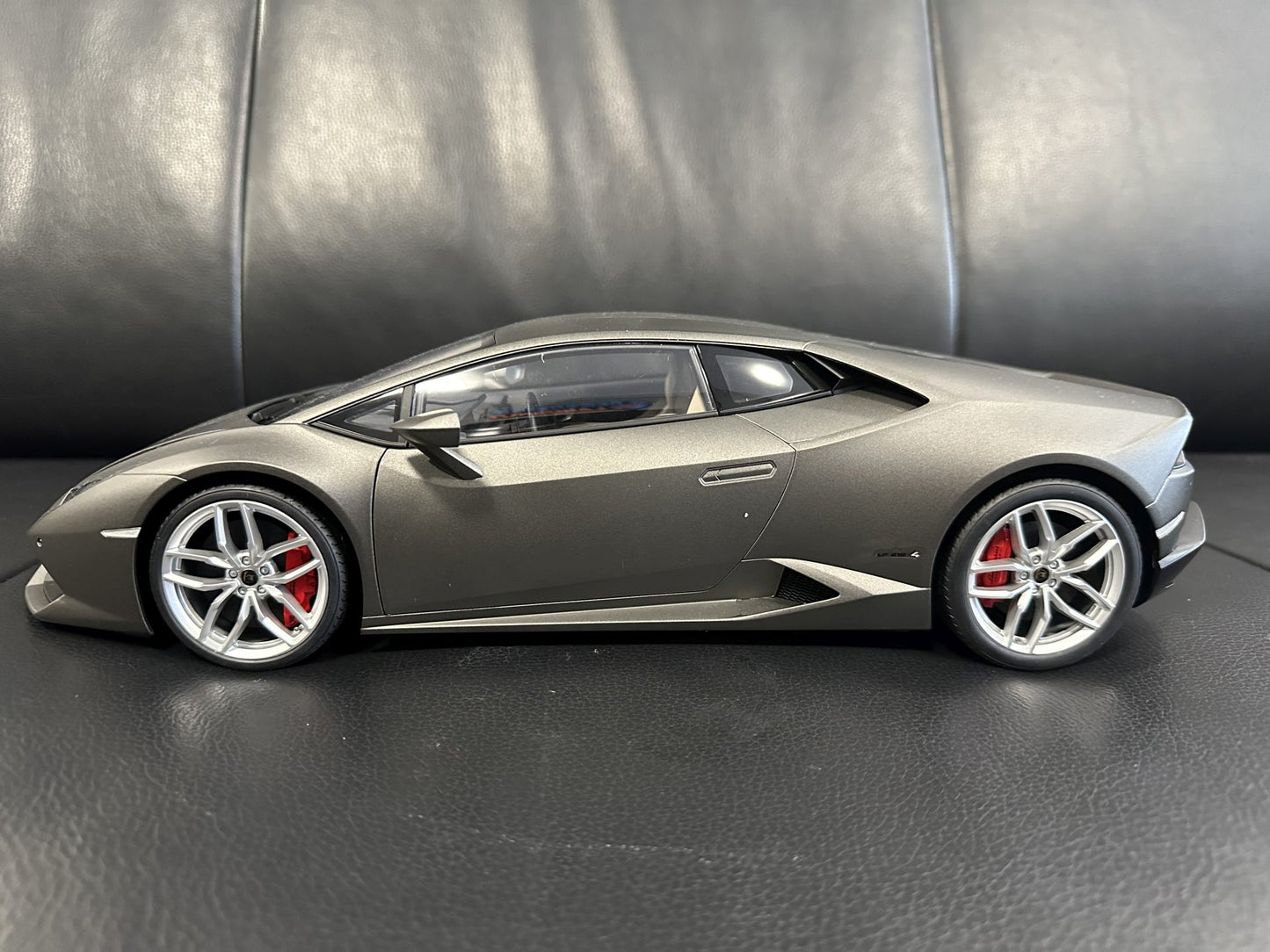 Lamborghini Huracan LP610-4 Grigio Titans/Matt Grey AUTOART 12099 1:12 Ламборгини Хуракан сив мат