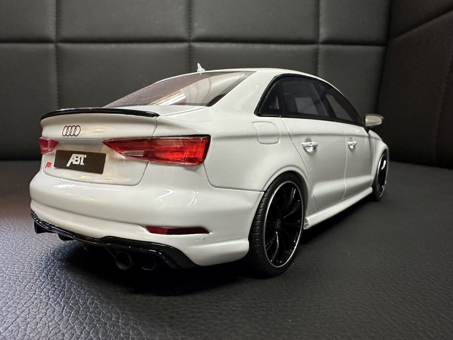 Audi RS3 ABT white Limitiert 307/999 1:18 GT Spirit GT346 Ауди РС3 бял Лимитирана
