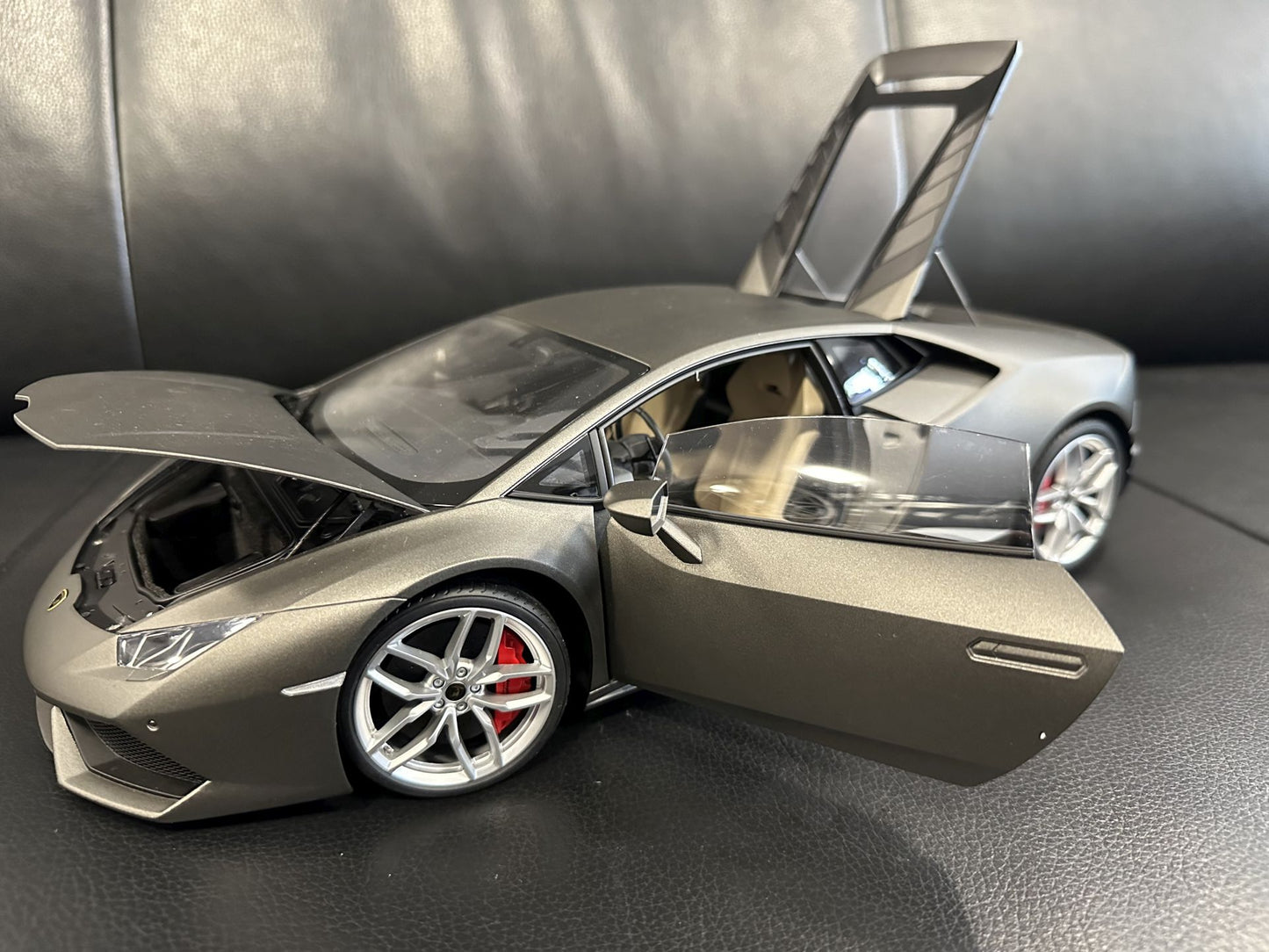 Lamborghini Huracan LP610-4 Grigio Titans/Matt Grey AUTOART 12099 1:12 Ламборгини Хуракан сив мат