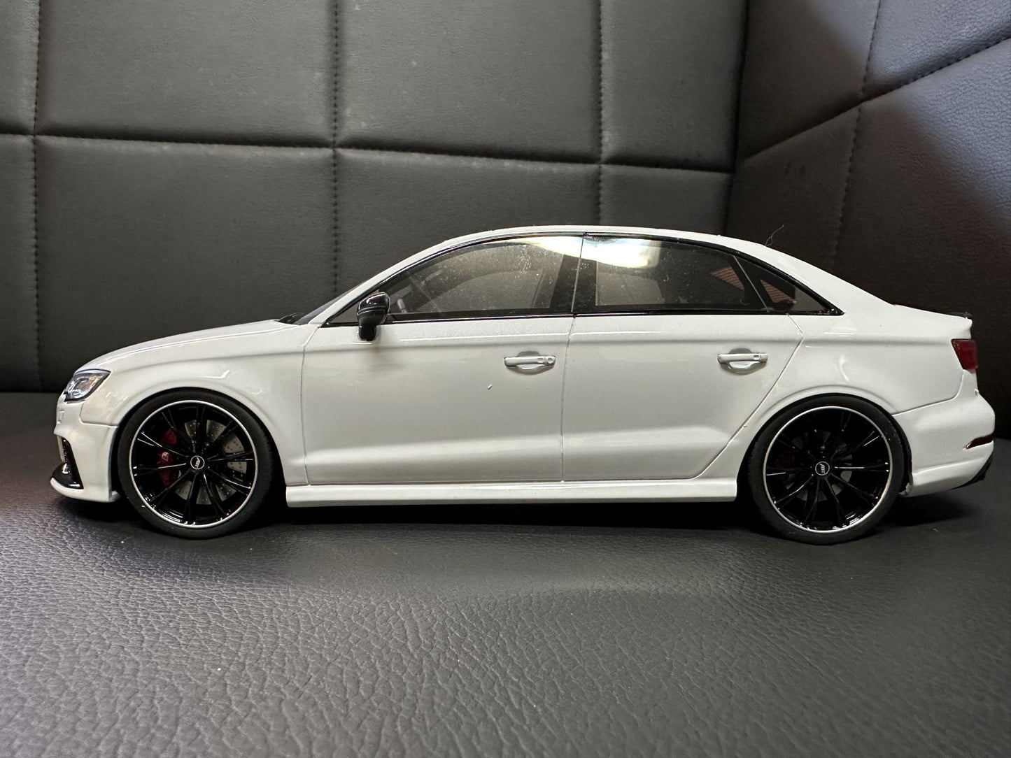 Audi RS3 ABT white Limitiert 307/999 1:18 GT Spirit GT346 Ауди РС3 бял Лимитирана
