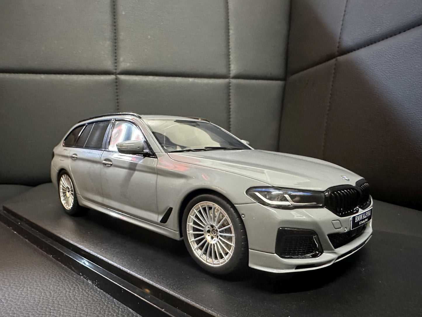 Bmw Alpina B5 G31 Kombi grey Limitiert 1:18 GT Spirit CLDC035 Бмв Алпина сив Комби Лимитирана