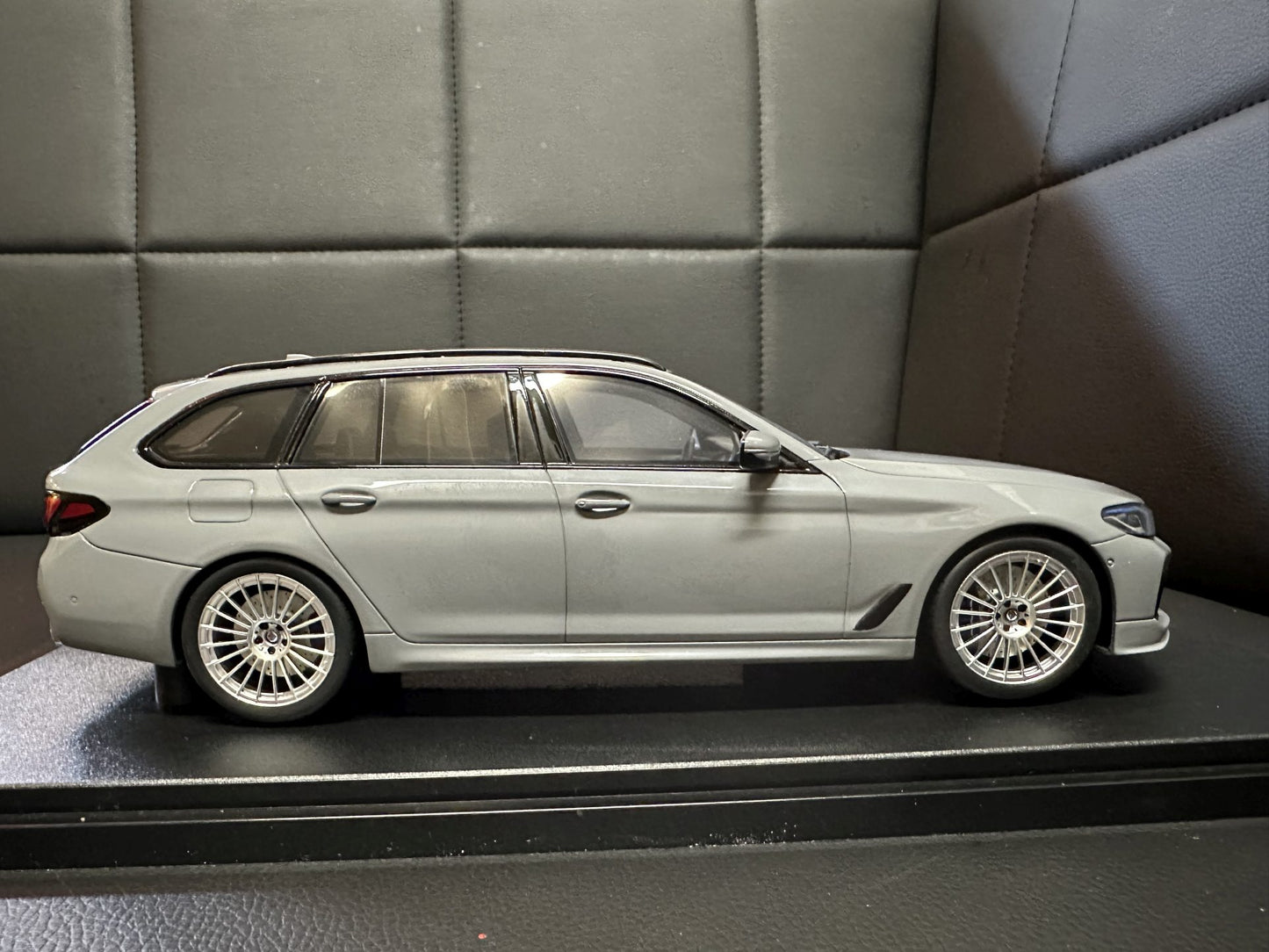 Bmw Alpina B5 G31 Kombi grey Limitiert 1:18 GT Spirit CLDC035 Бмв Алпина сив Комби Лимитирана