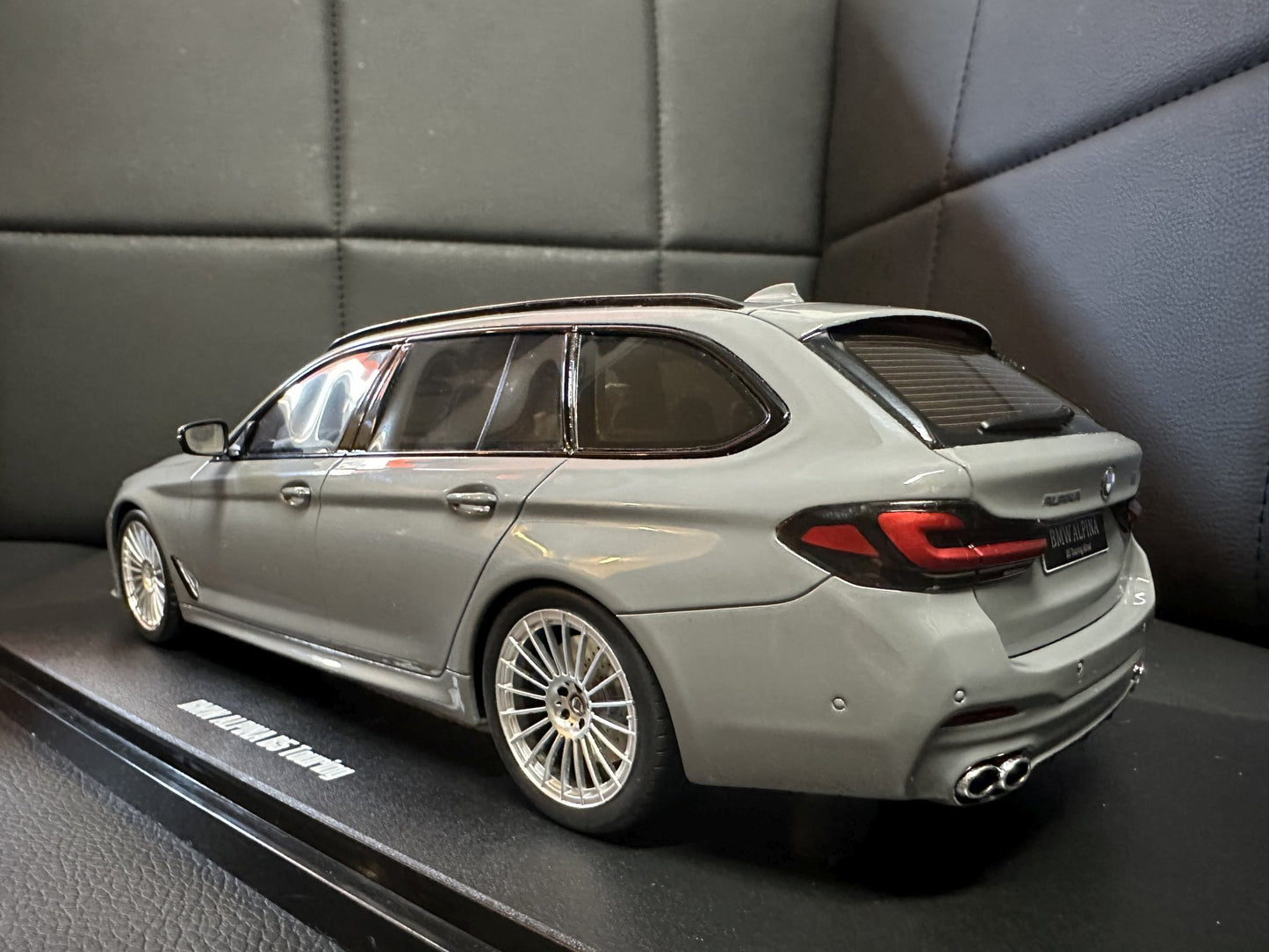 Bmw Alpina B5 G31 Kombi grey Limitiert 1:18 GT Spirit CLDC035 Бмв Алпина сив Комби Лимитирана
