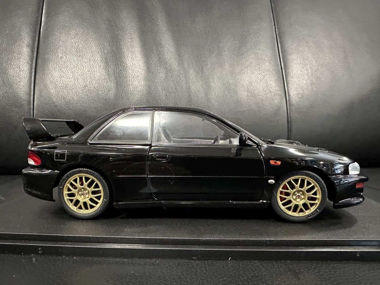 Subaru Impreza STI 1998 black 1:18 Solido S1807406 Субару Импреза СТИ черен