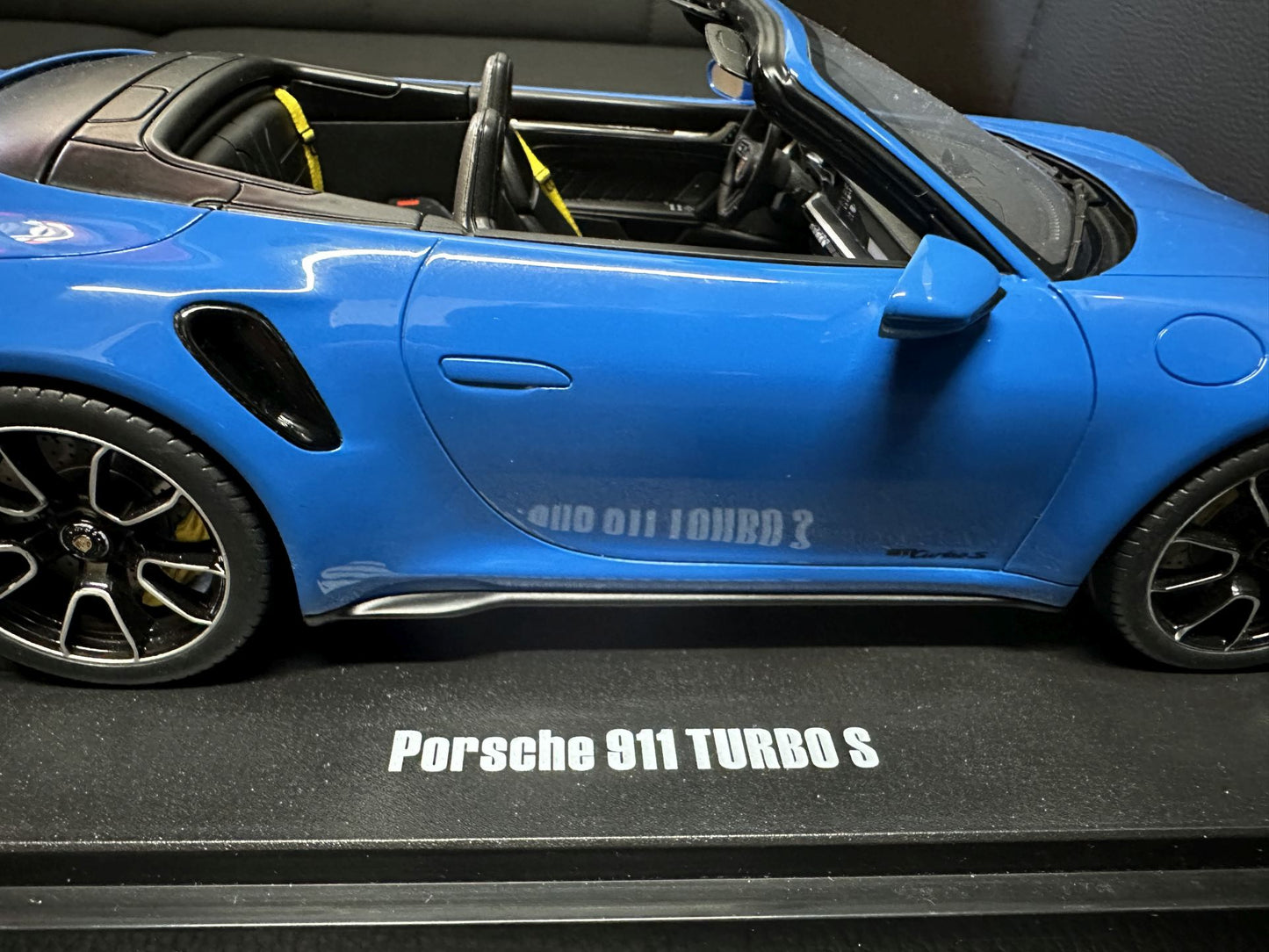 Porsche 911 Turbo S 992 Cabrio blue Limitiert 1:18 GT Spirit GT441 Порше 911 Турбо С Кабрио син Лимитирана