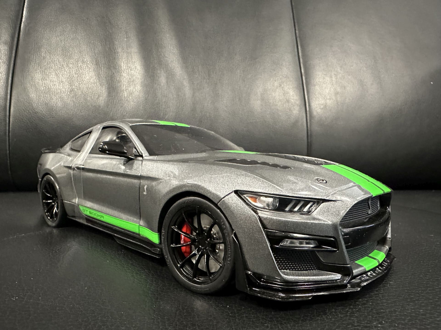 Ford Mustang USA GT500 Coupe 2023 silver/green 1:18 Solido S1805911 Форд Мустанг ГТ500 сив/зелен