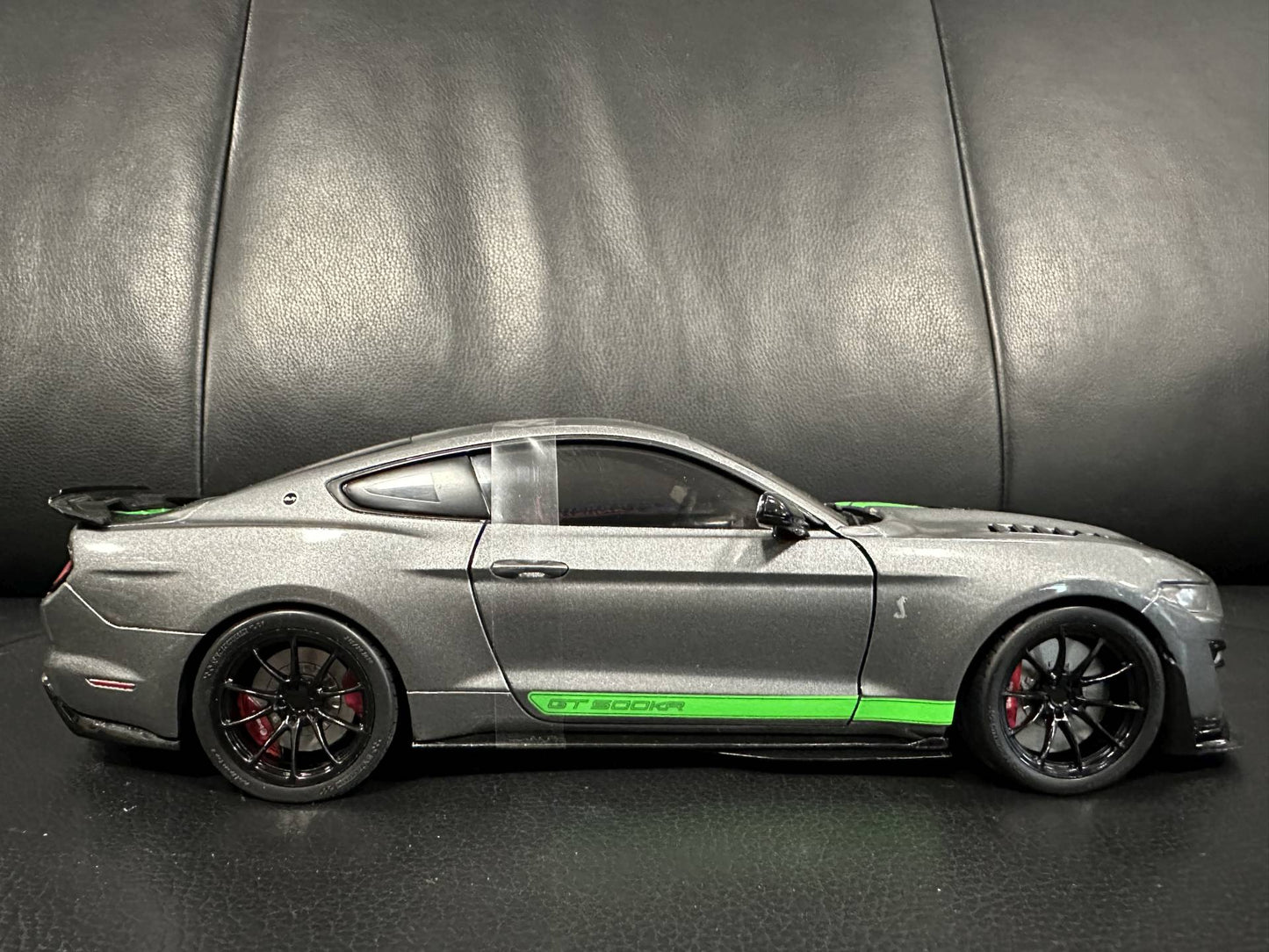 Ford Mustang USA GT500 Coupe 2023 silver/green 1:18 Solido S1805911 Форд Мустанг ГТ500 сив/зелен
