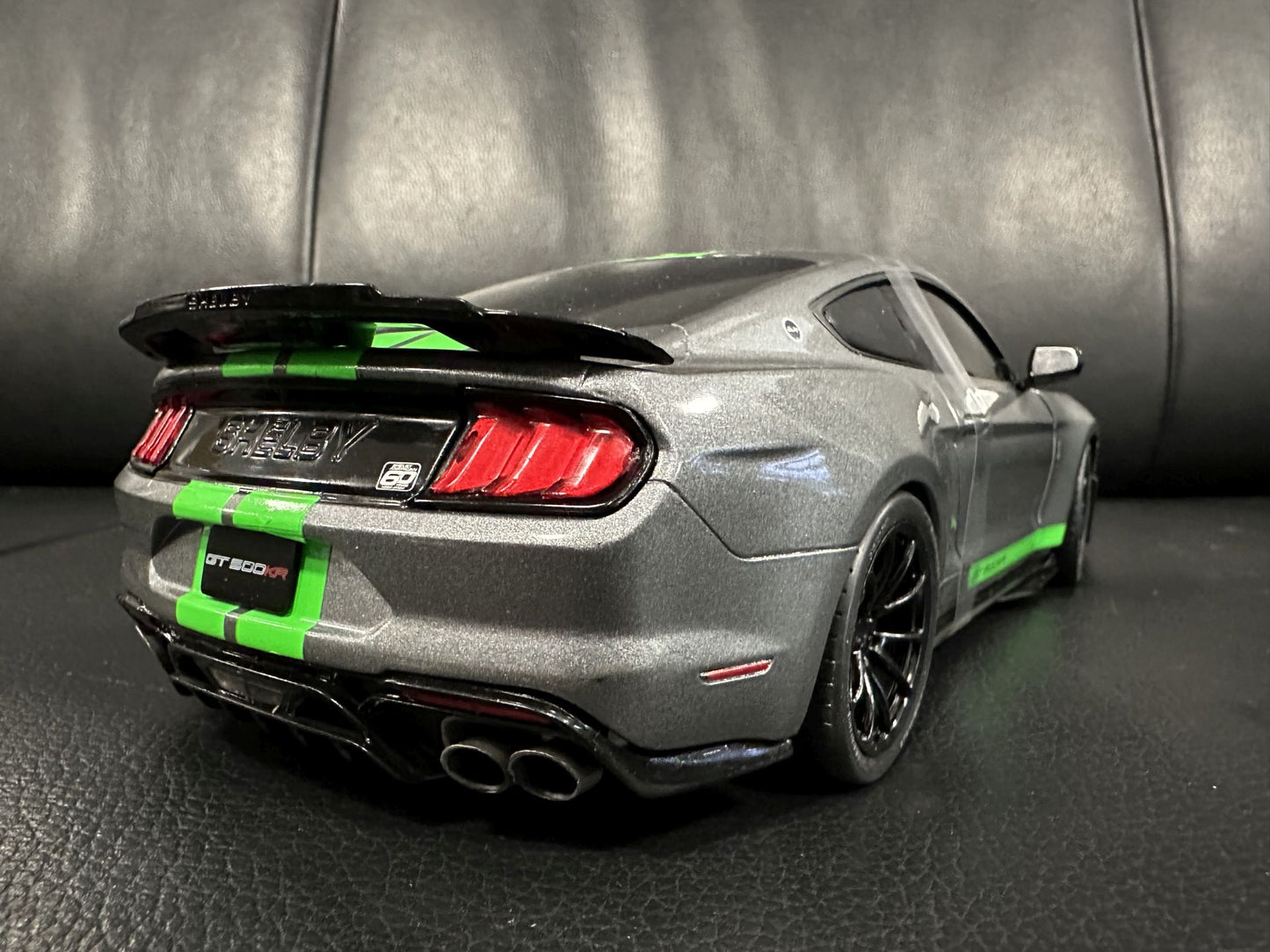 Ford Mustang USA GT500 Coupe 2023 silver/green 1:18 Solido S1805911 Форд Мустанг ГТ500 сив/зелен