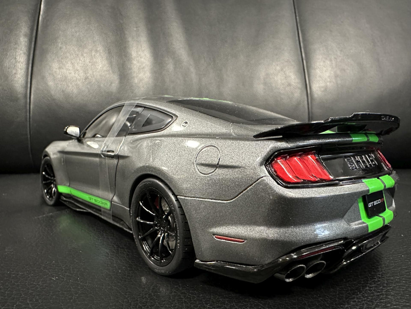 Ford Mustang USA GT500 Coupe 2023 silver/green 1:18 Solido S1805911 Форд Мустанг ГТ500 сив/зелен