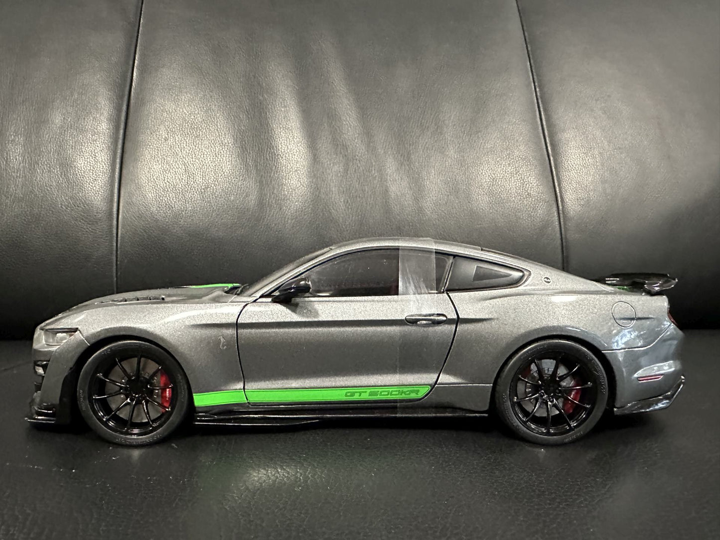 Ford Mustang USA GT500 Coupe 2023 silver/green 1:18 Solido S1805911 Форд Мустанг ГТ500 сив/зелен