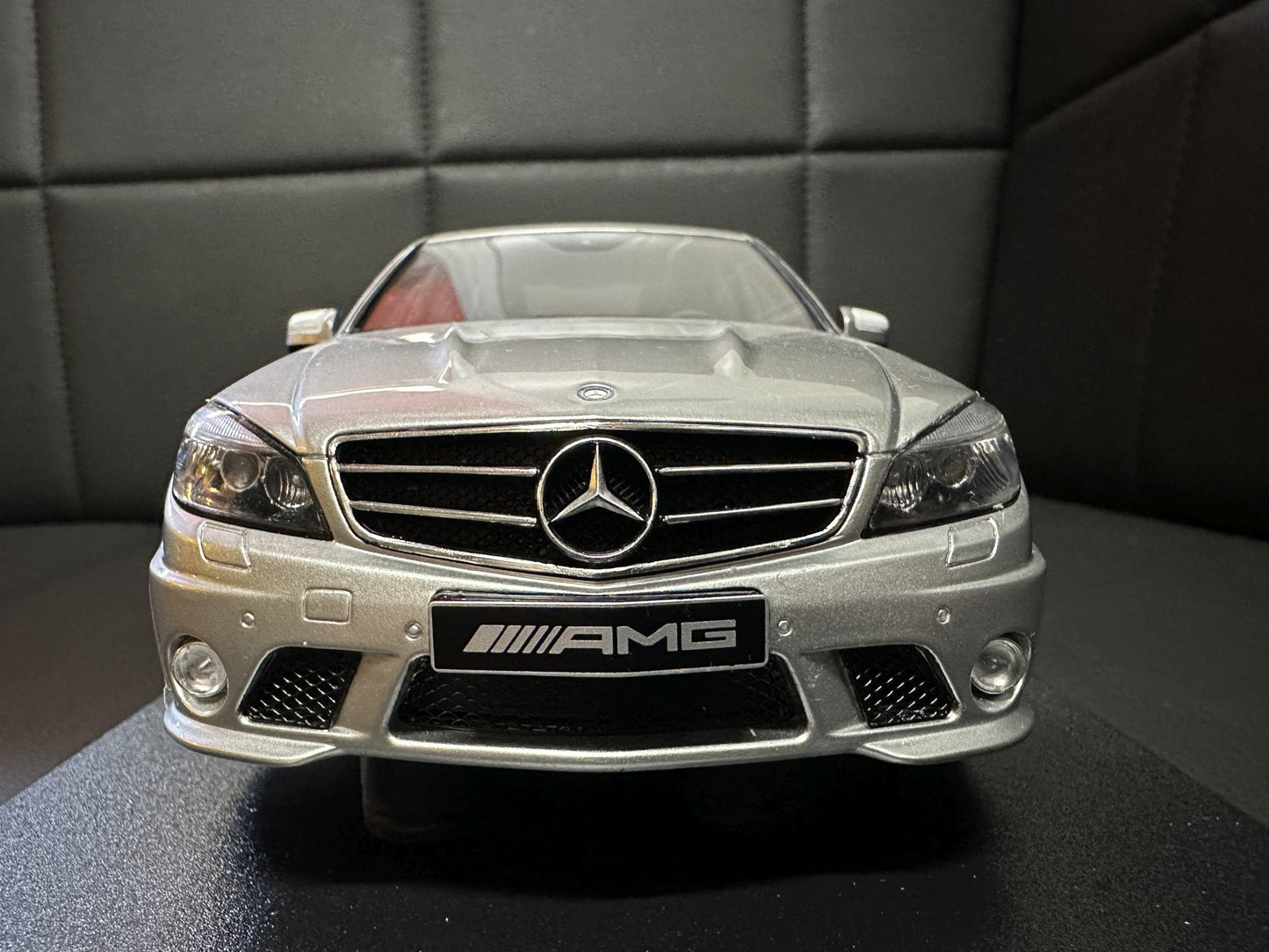 Mercedes Benz C63 AMG grey Limitiert 1:18 GT Spirit GT462 Мерцедес Бенц Ц63 сив Лимитирана