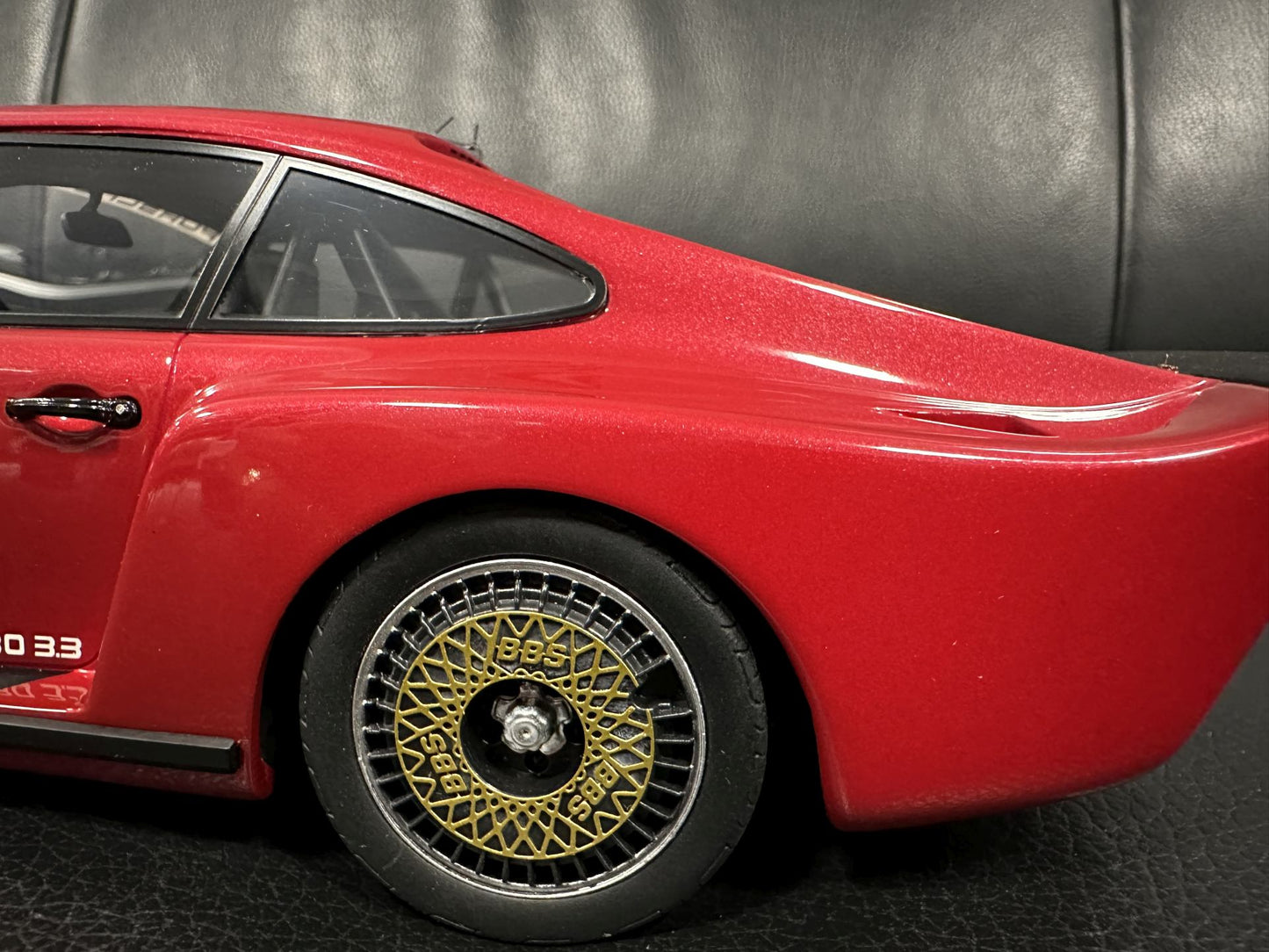 Porsche 911 930 BiTurbo 3,3 Almeras 1993 red Limitiert 14/150 1:18 KESS KE18005C Порше 911 930 червен Лимитирана