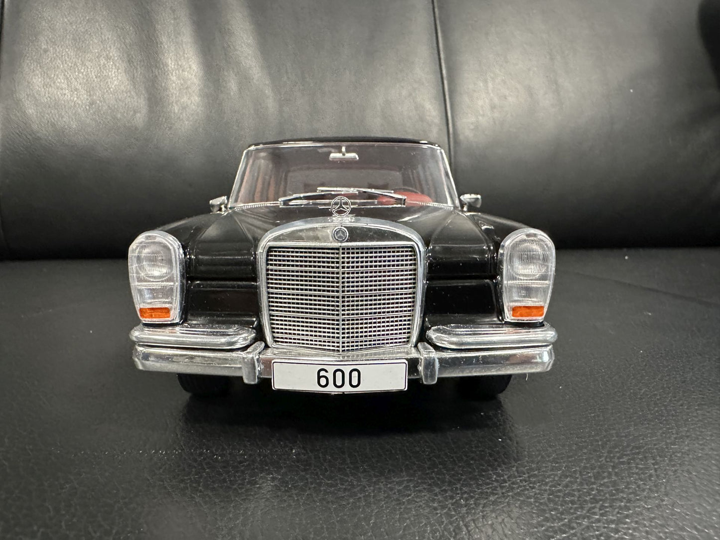 Mercedes Benz 600 W100 1969 limousine black 1:18 Modelcar MCG 18187 Мерцедес Бенц 600 В100 Лимозина 1969 черен