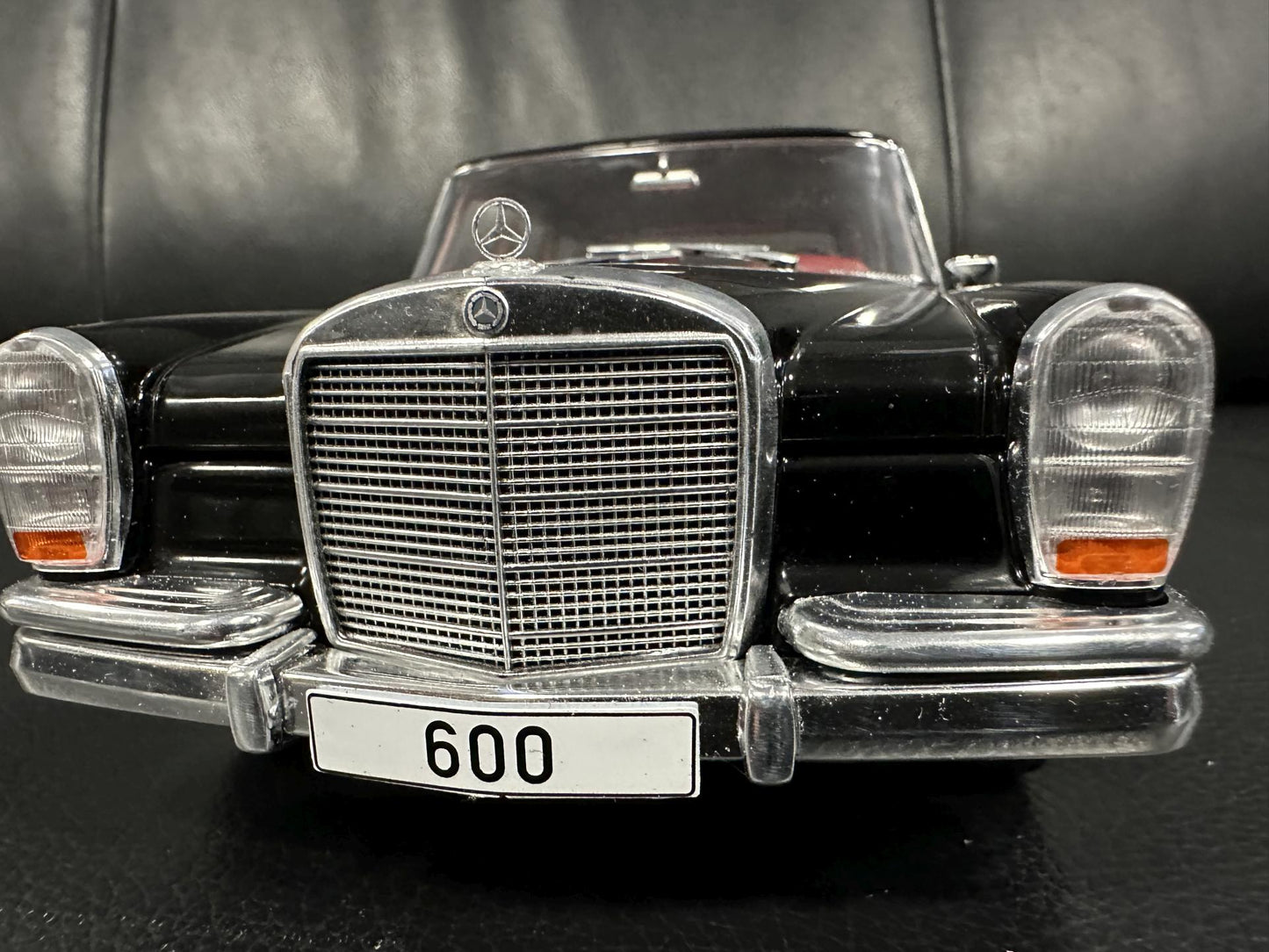 Mercedes Benz 600 W100 1969 limousine black 1:18 Modelcar MCG 18187 Мерцедес Бенц 600 В100 Лимозина 1969 черен