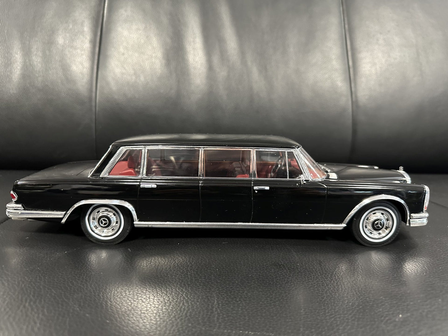 Mercedes Benz 600 W100 1969 limousine black 1:18 Modelcar MCG 18187 Мерцедес Бенц 600 В100 Лимозина 1969 черен