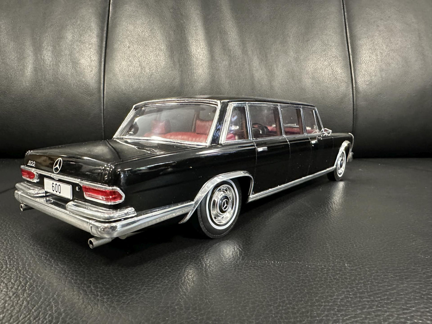 Mercedes Benz 600 W100 1969 limousine black 1:18 Modelcar MCG 18187 Мерцедес Бенц 600 В100 Лимозина 1969 черен