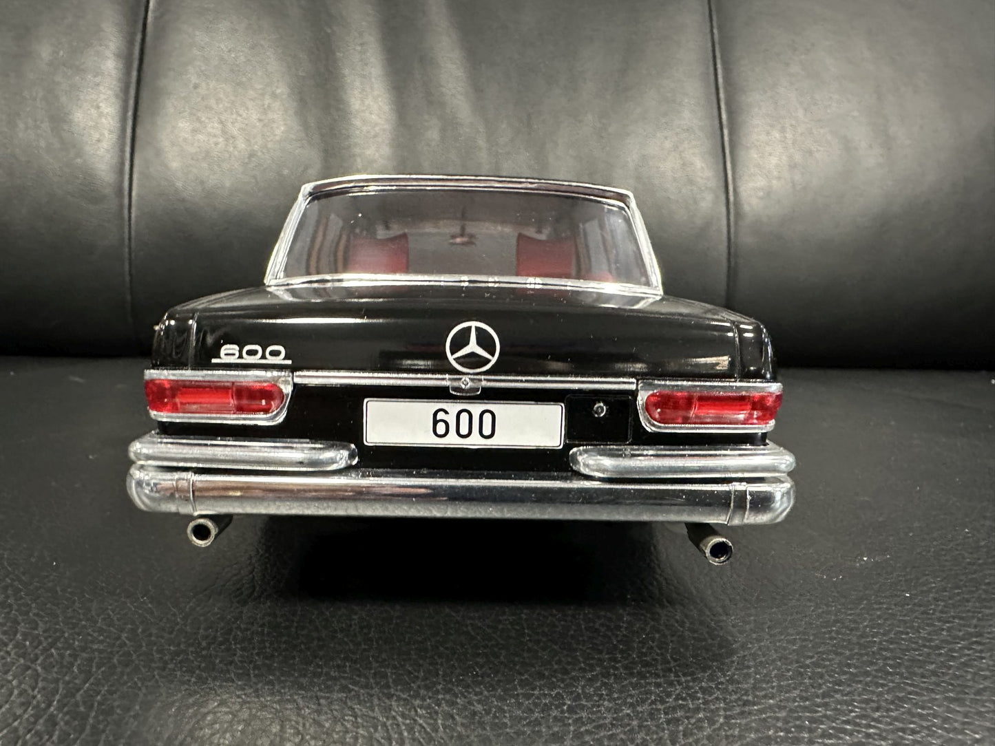 Mercedes Benz 600 W100 1969 limousine black 1:18 Modelcar MCG 18187 Мерцедес Бенц 600 В100 Лимозина 1969 черен