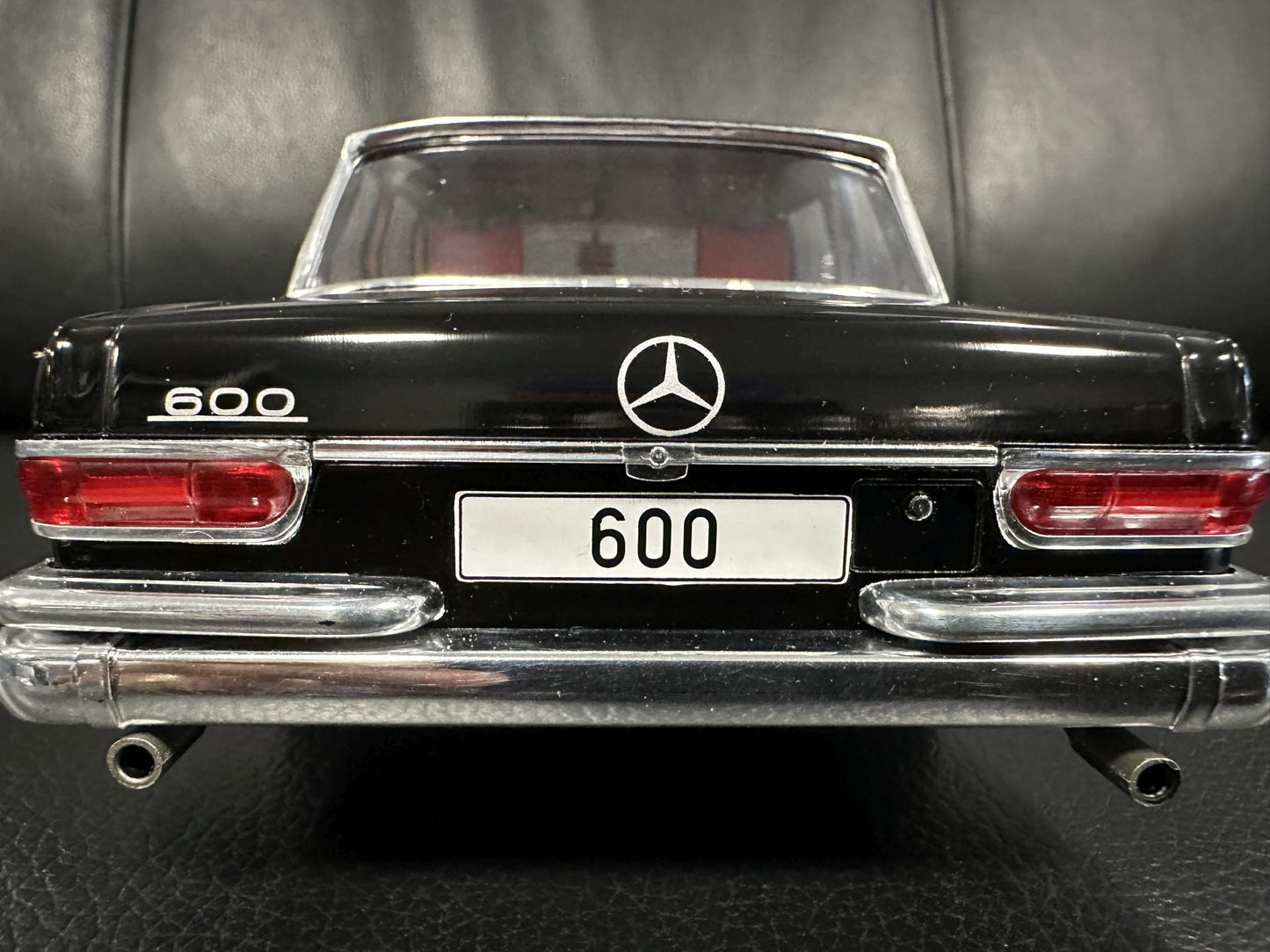 Mercedes Benz 600 W100 1969 limousine black 1:18 Modelcar MCG 18187 Мерцедес Бенц 600 В100 Лимозина 1969 черен