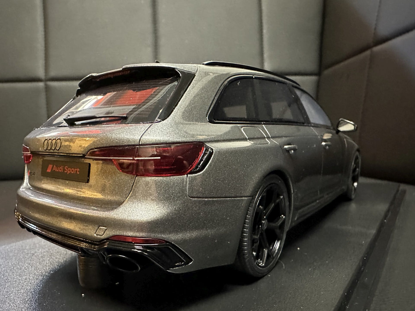 Audi RS4 Kombi Competition grey Limitiert 1:18 GT Spirit GT456 Ауди РС4 сив Комби Лимитирана