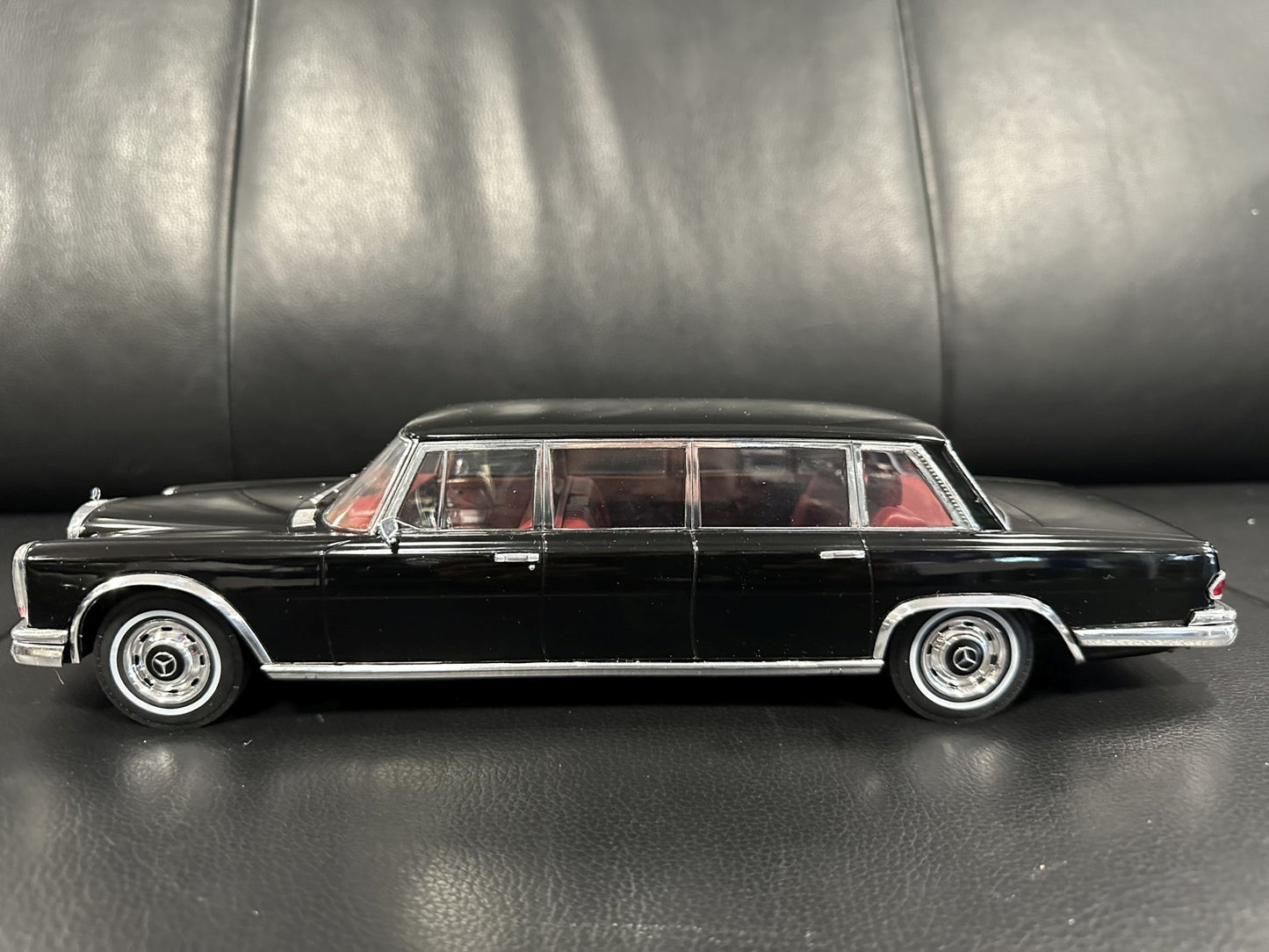 Mercedes Benz 600 W100 1969 limousine black 1:18 Modelcar MCG 18187 Мерцедес Бенц 600 В100 Лимозина 1969 черен