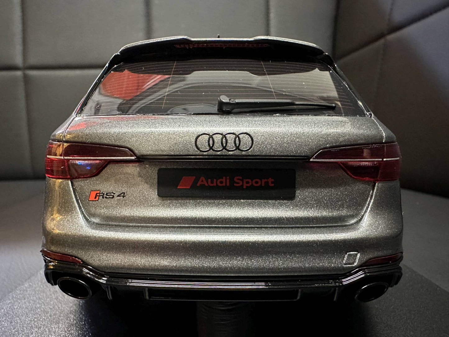 Audi RS4 Kombi Competition grey Limitiert 1:18 GT Spirit GT456 Ауди РС4 сив Комби Лимитирана