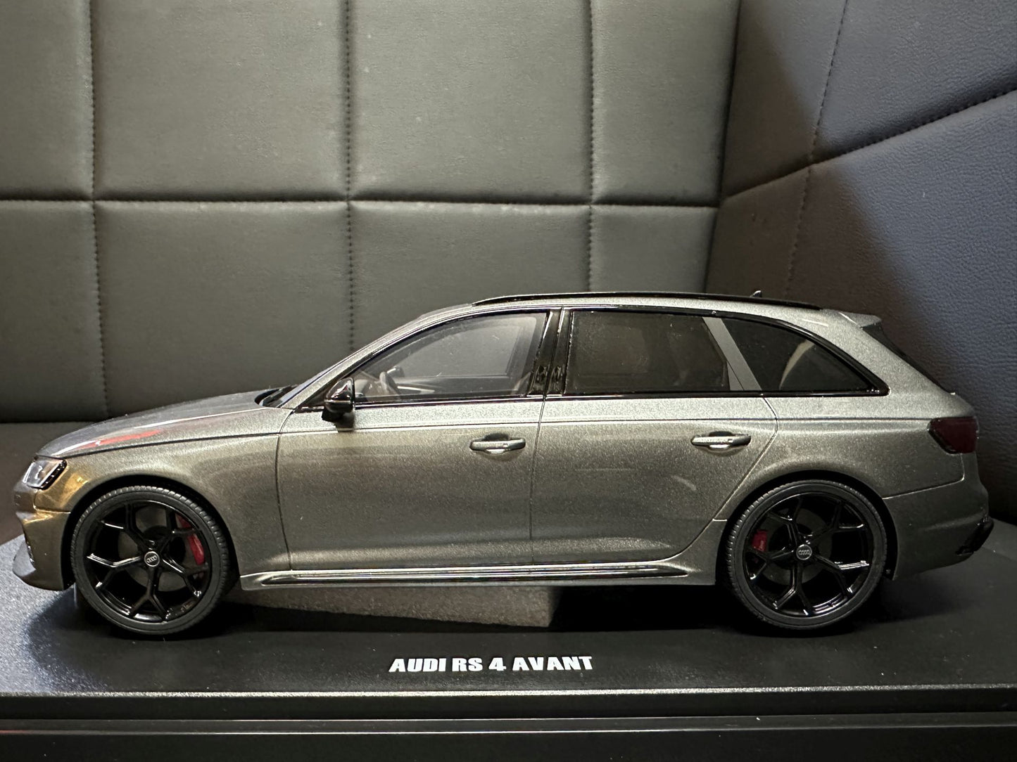 Audi RS4 Kombi Competition grey Limitiert 1:18 GT Spirit GT456 Ауди РС4 сив Комби Лимитирана